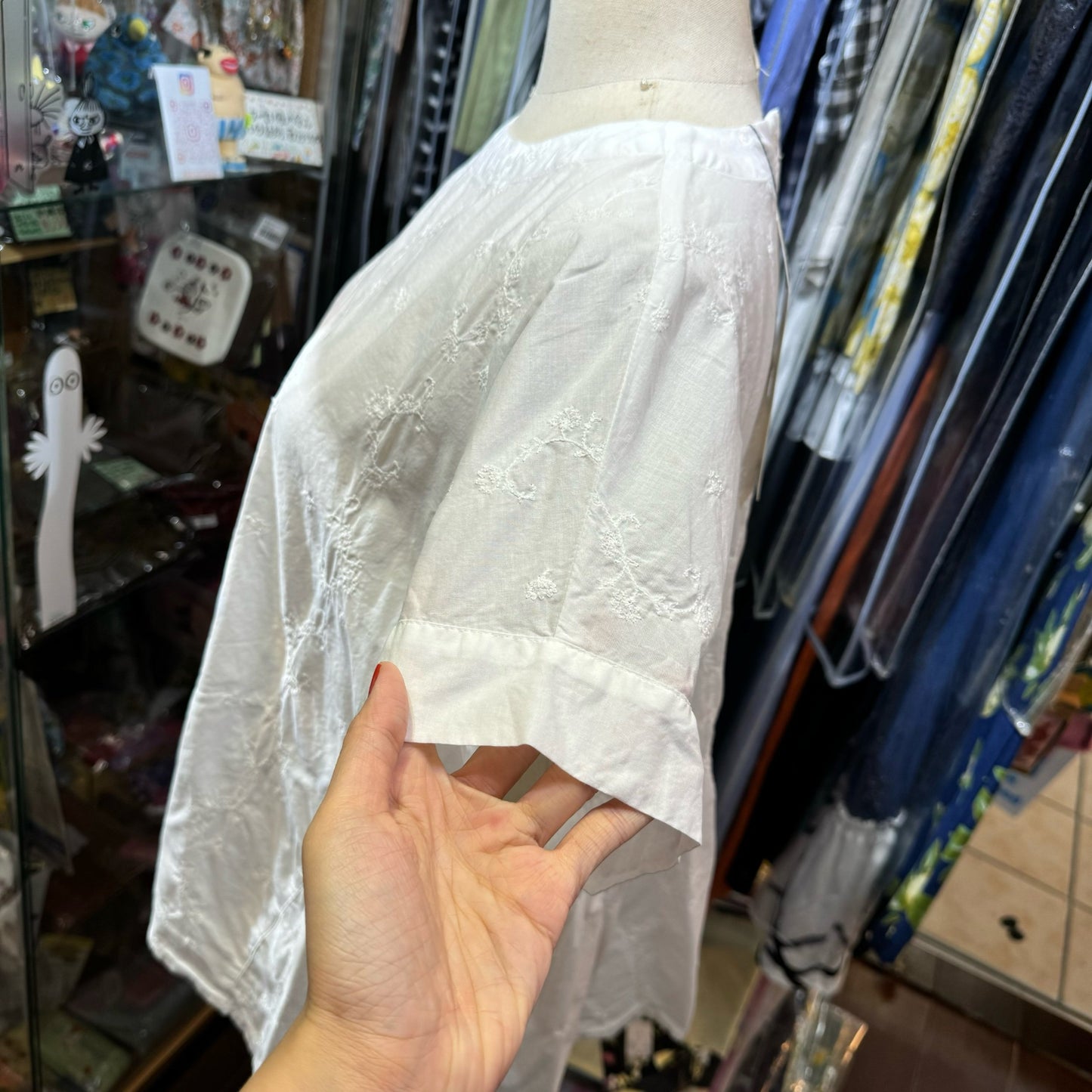 EXTRA20- Sun Valley Floral Embroidery Top, 2 Colors
