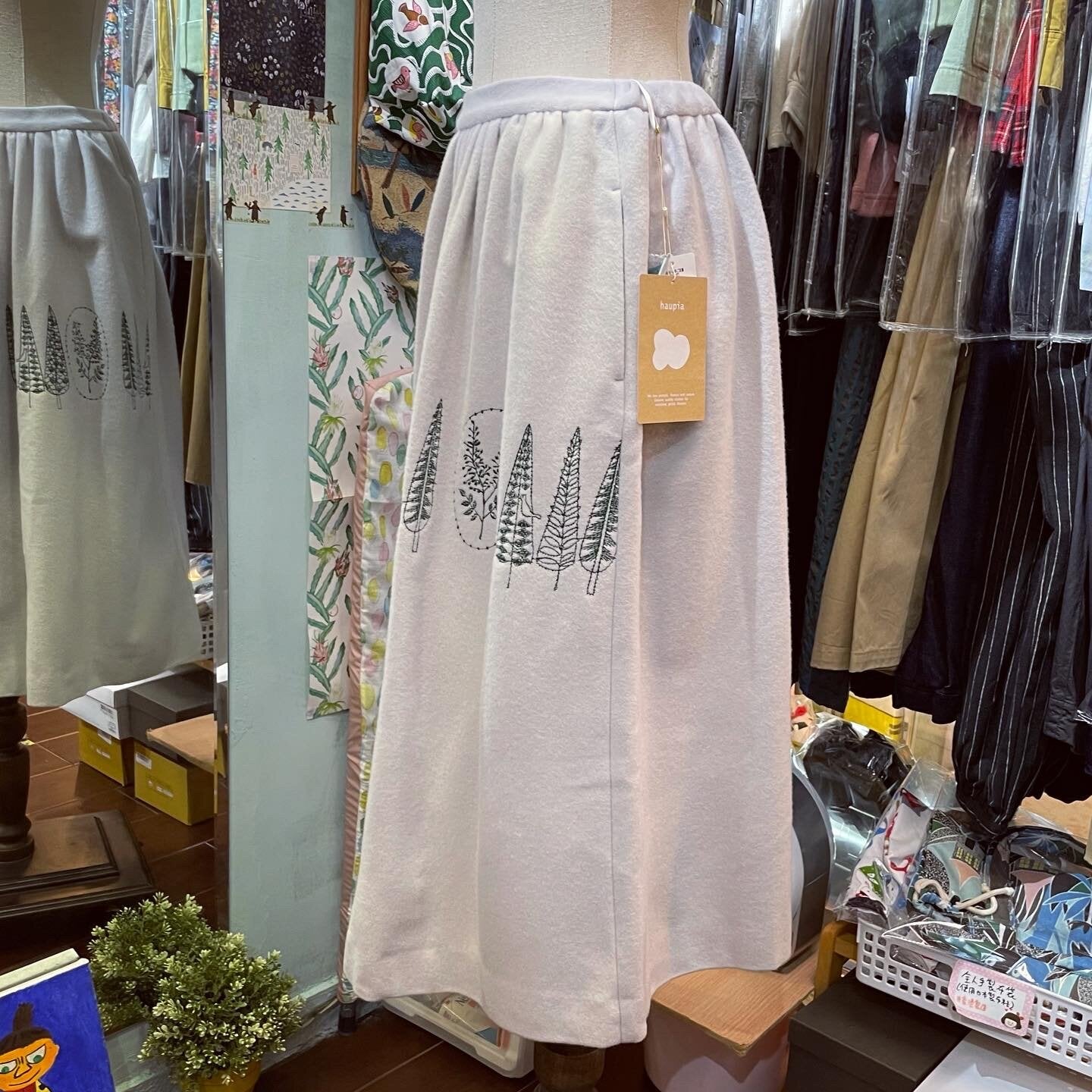 EXTRA20- Haupia Oak Embroidery Grey Skirt, made in Japan