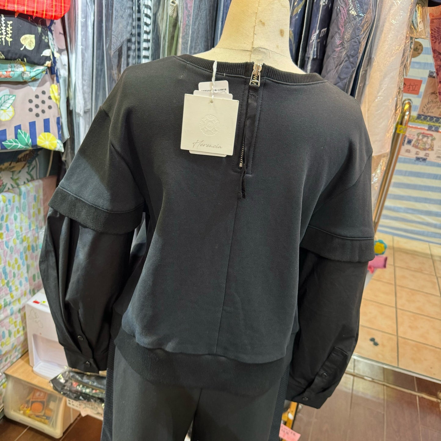 EXTRA20- Herencia Black Sweatshirt, made in Korea