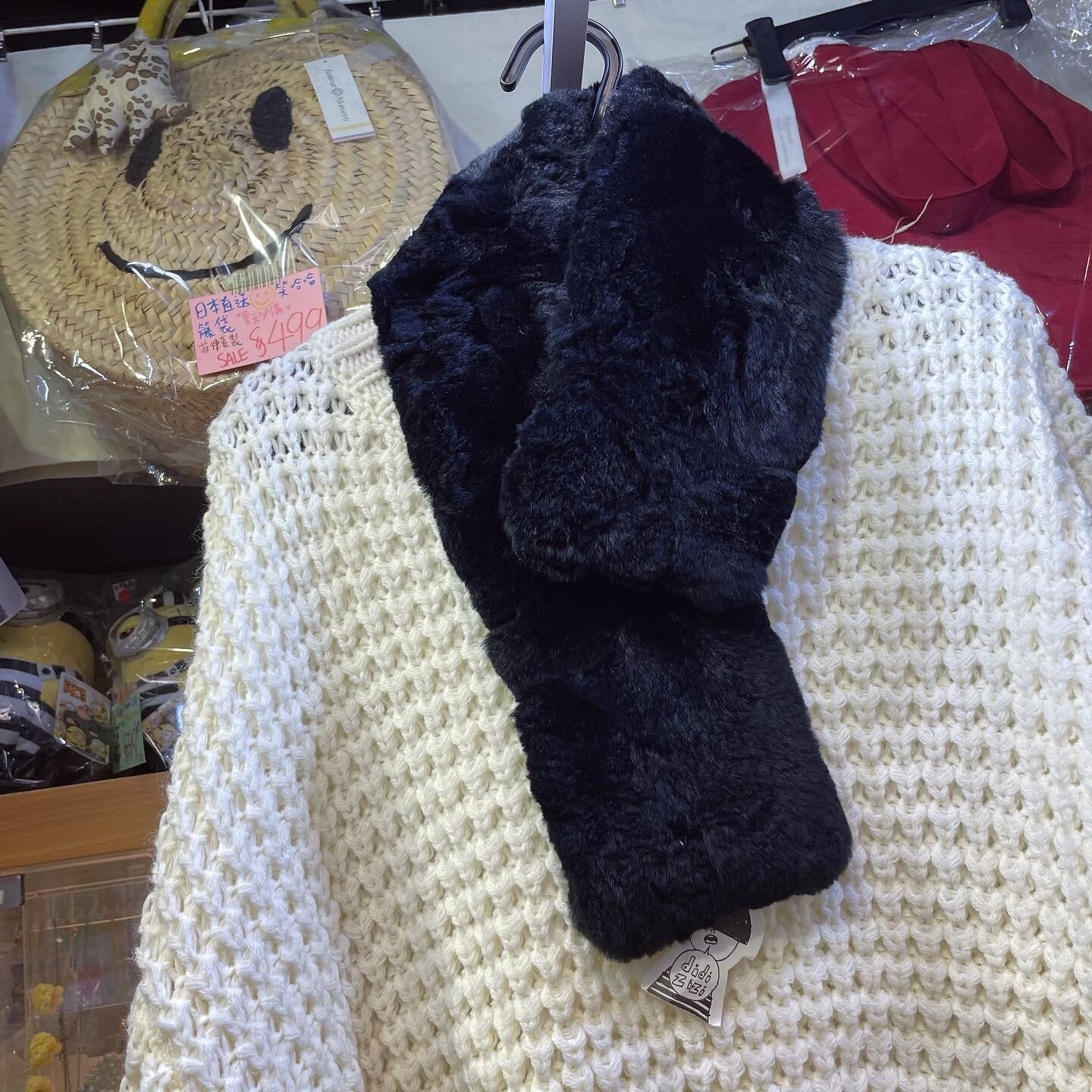 Sale- Didizizi Black Fur Shawl, with Clip