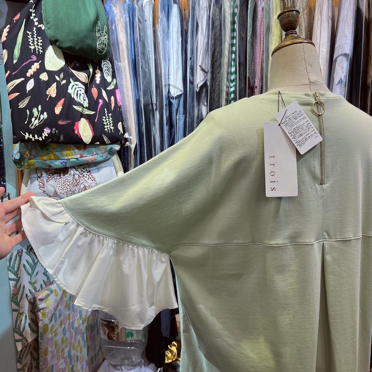 EXTRA20- Trois Apple Green Ruffles Top, made in Japan