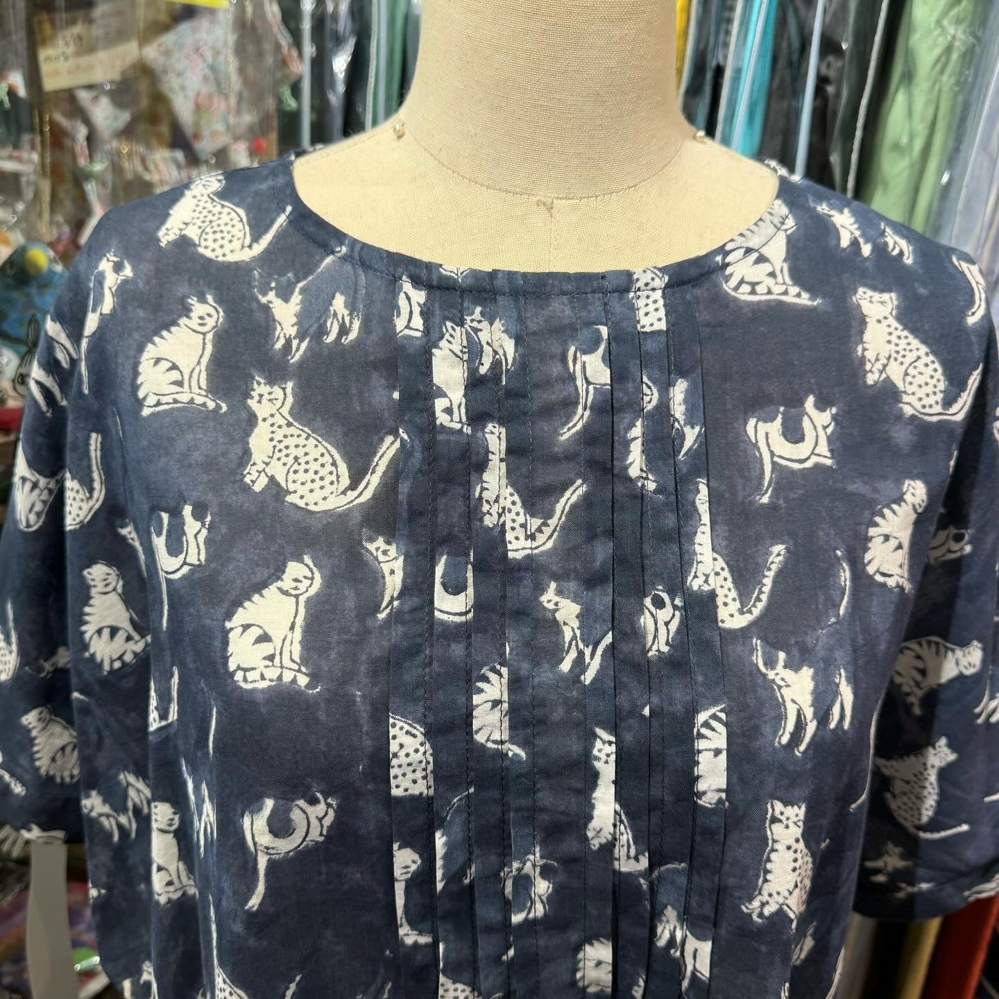 EXTRA20- Artipur Cats and Lemon Top, 2 Patterns, made in India