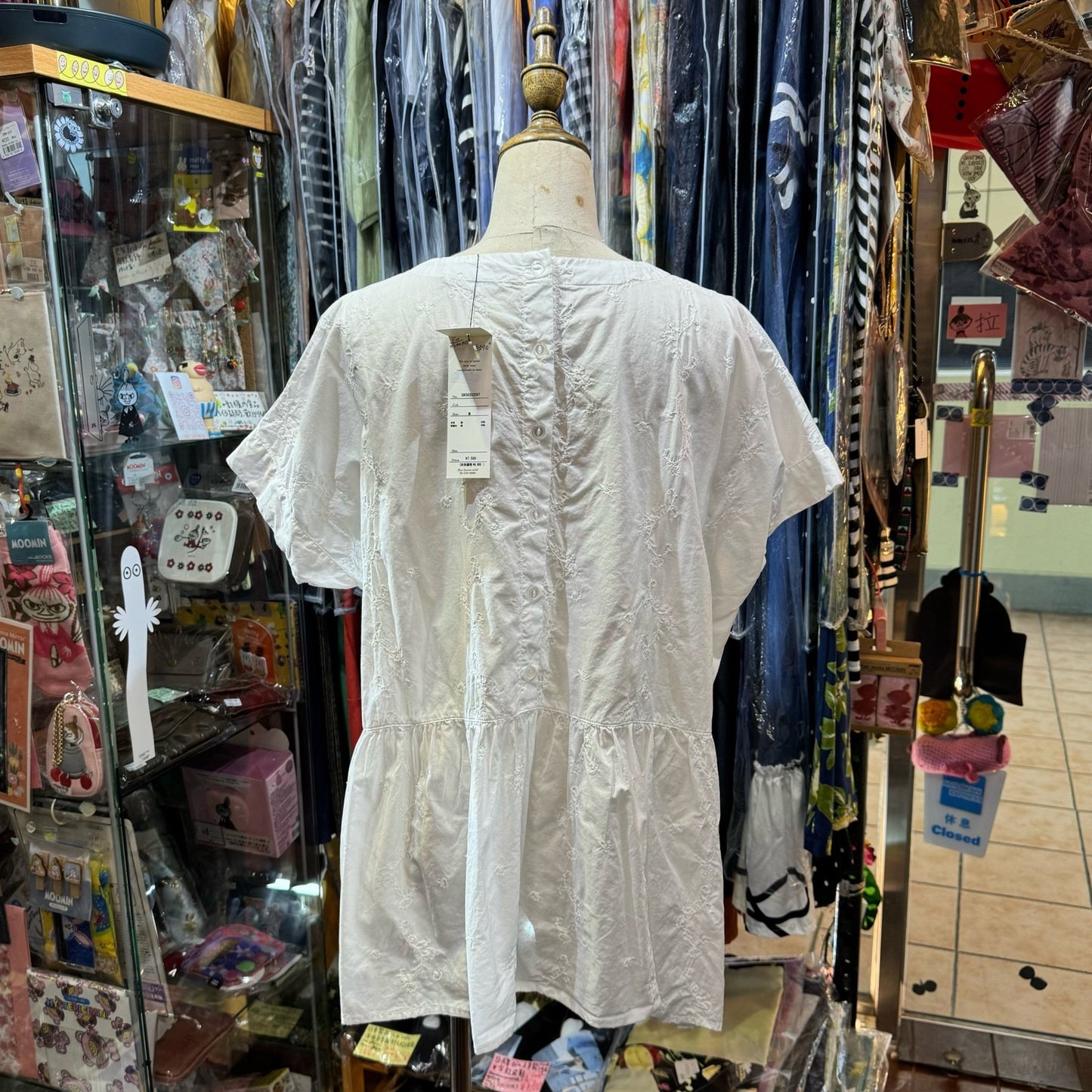 EXTRA20- Sun Valley Floral Embroidery Top, 2 Colors