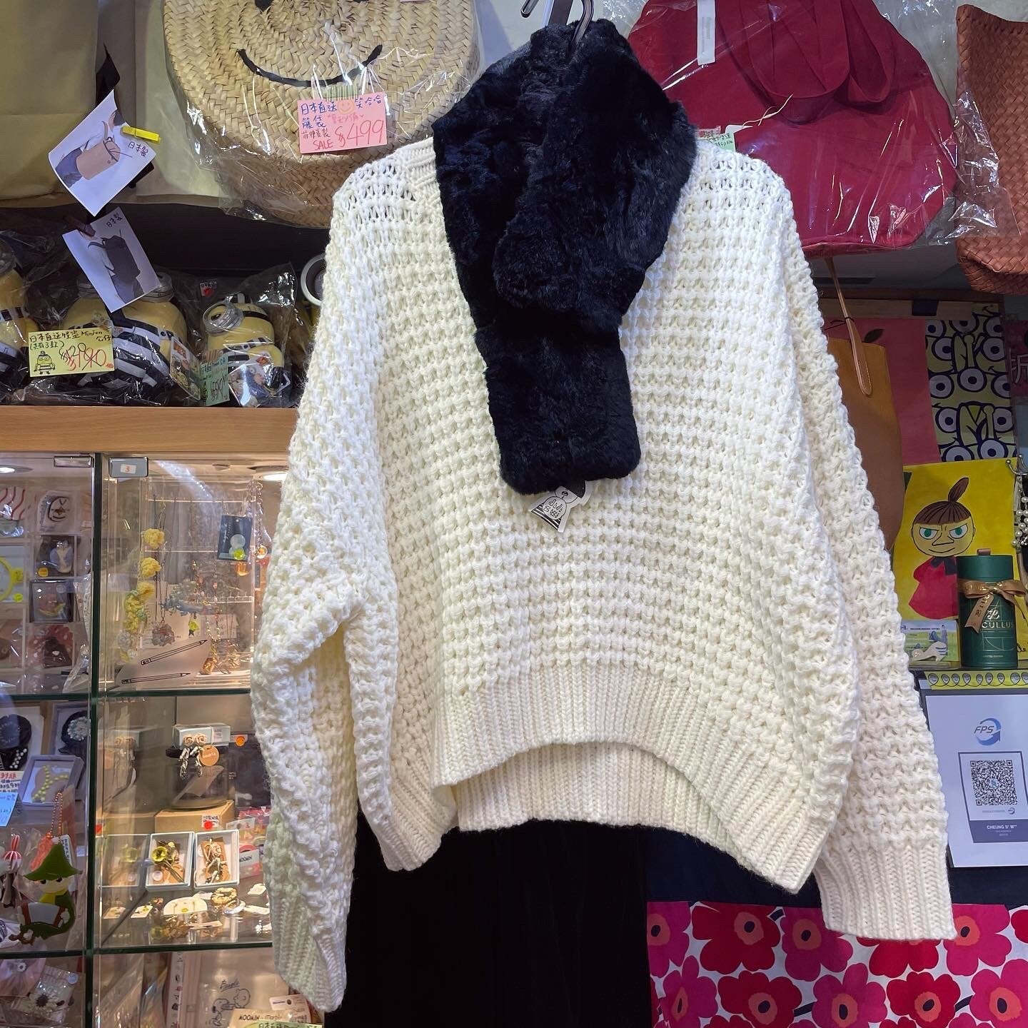 Sale- Didizizi Black Fur Shawl, with Clip