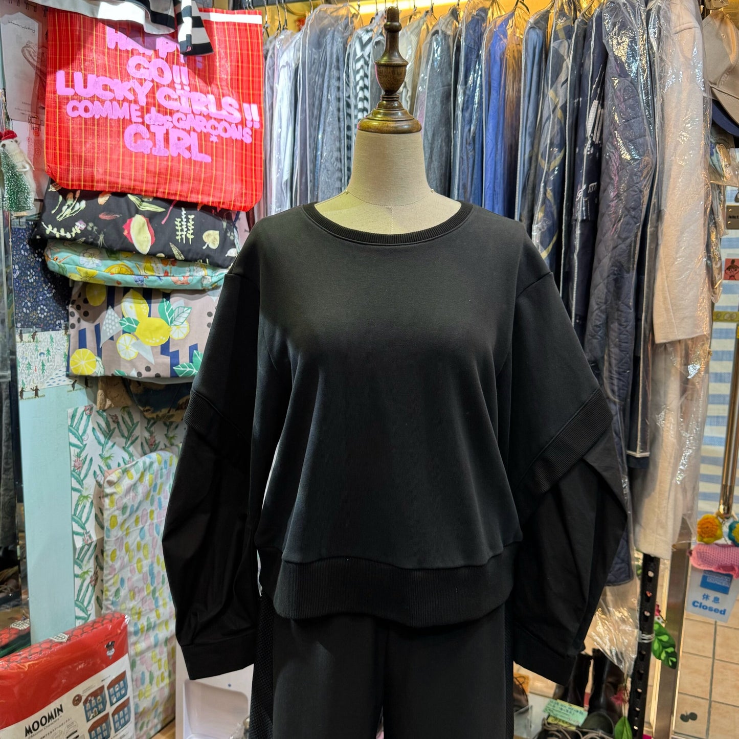 EXTRA20- Herencia Black Sweatshirt, made in Korea