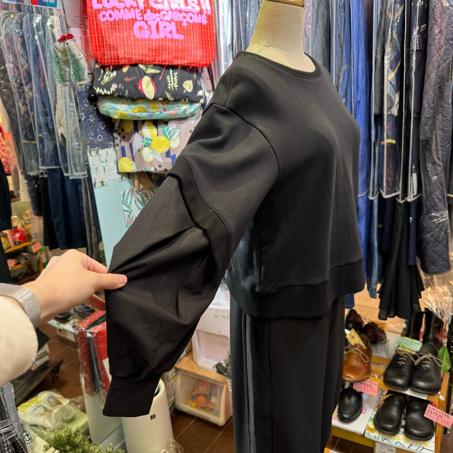 EXTRA20- Herencia Black Sweatshirt, made in Korea