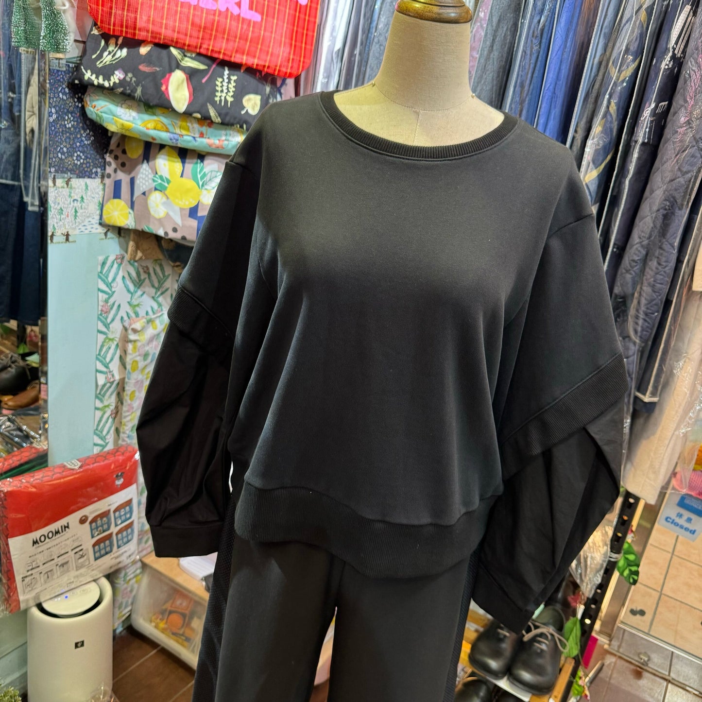 EXTRA20- Herencia Black Sweatshirt, made in Korea