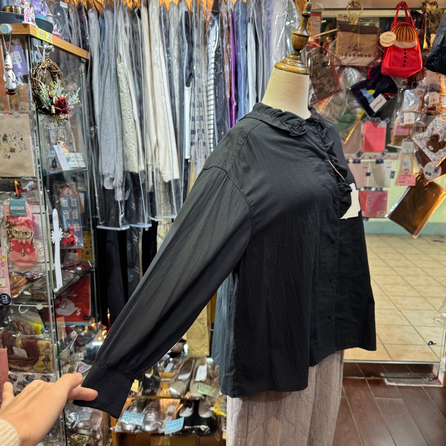 EXTRA20- Tumugu Black Ruffles Shirt