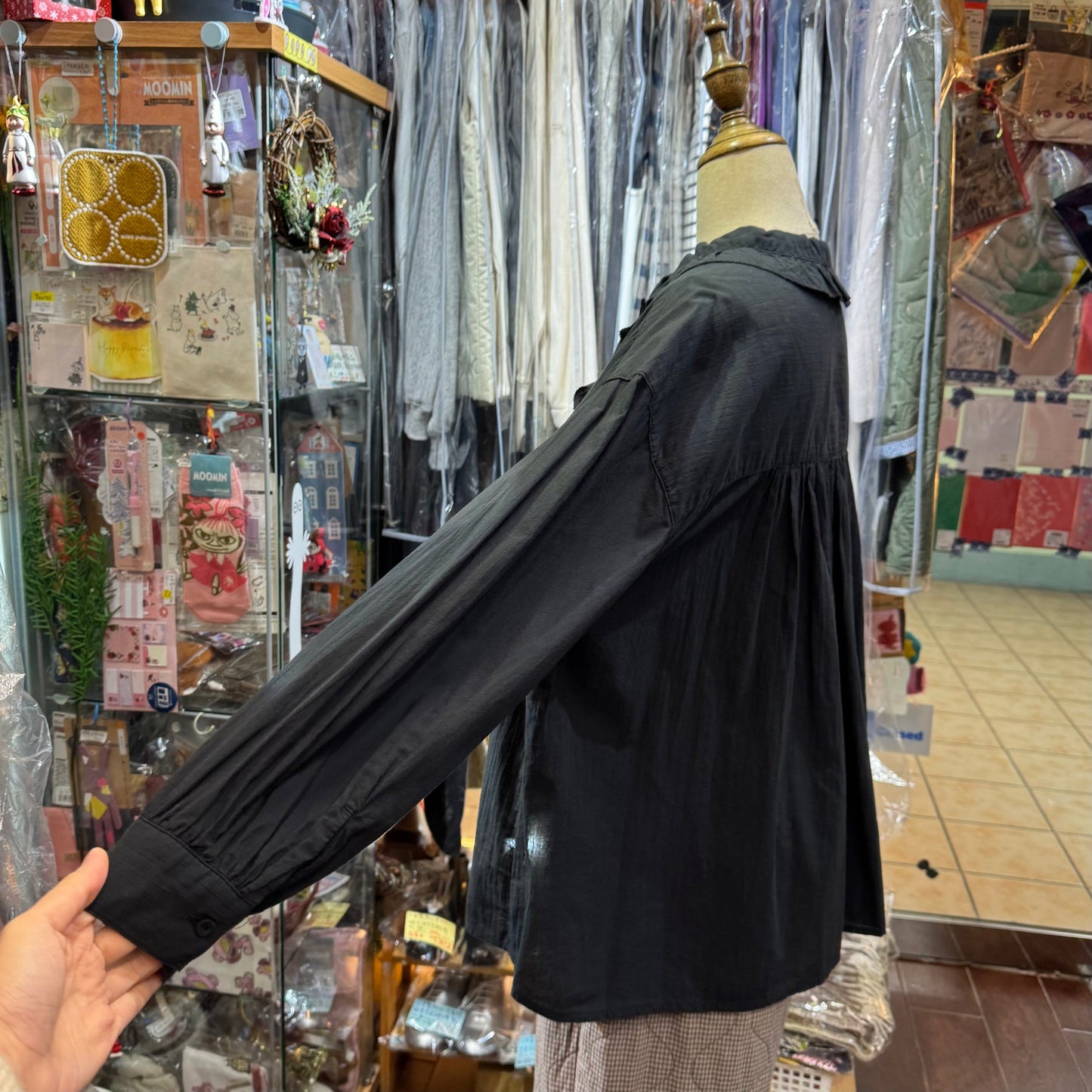 EXTRA20- Tumugu Black Ruffles Shirt