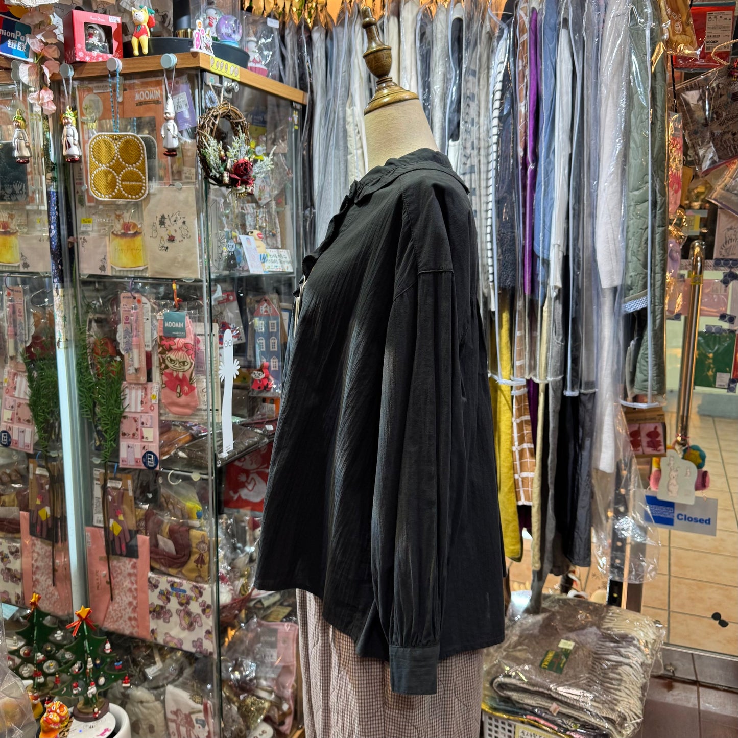 EXTRA20- Tumugu Black Ruffles Shirt