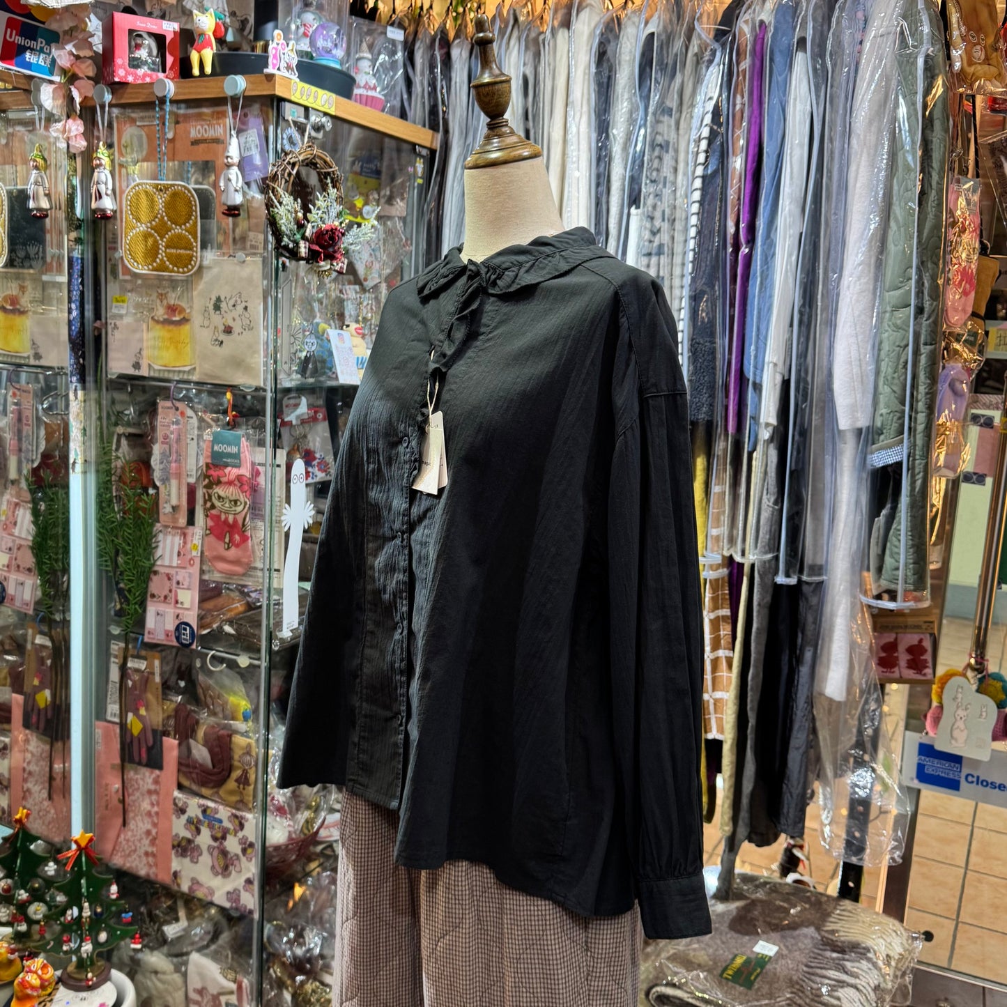 EXTRA20- Tumugu Black Ruffles Shirt