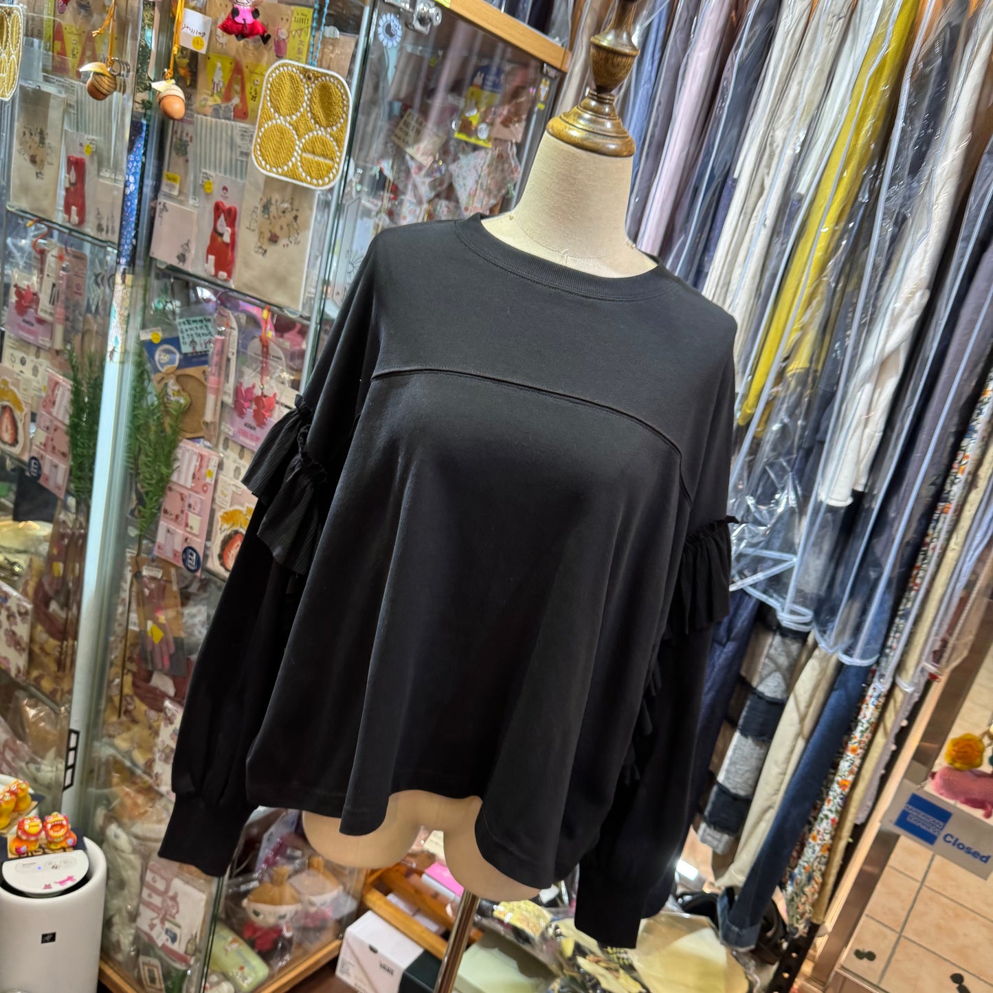 Tumugu Black Frill Sweatshirt, made in Japan