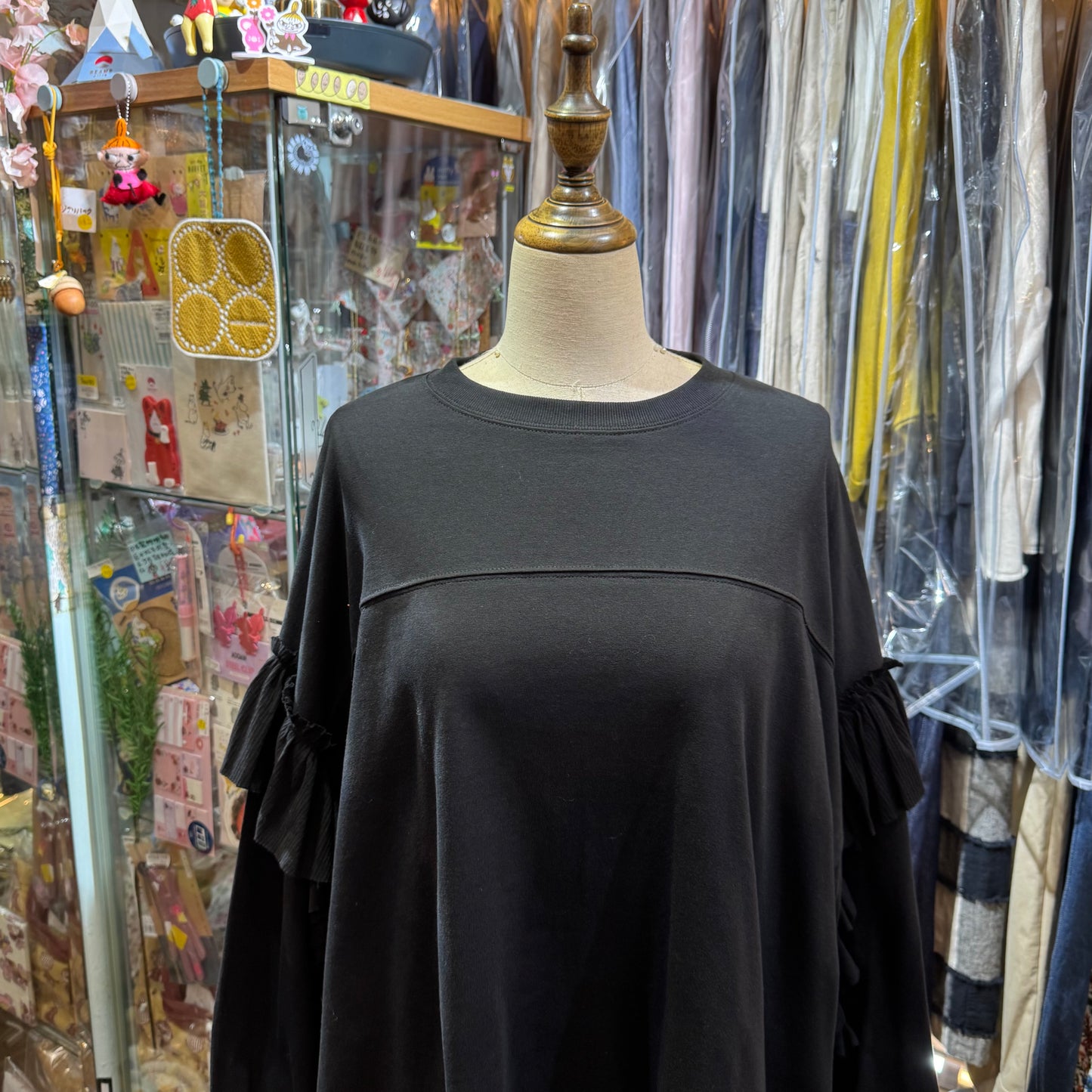 Tumugu Black Frill Sweatshirt, made in Japan