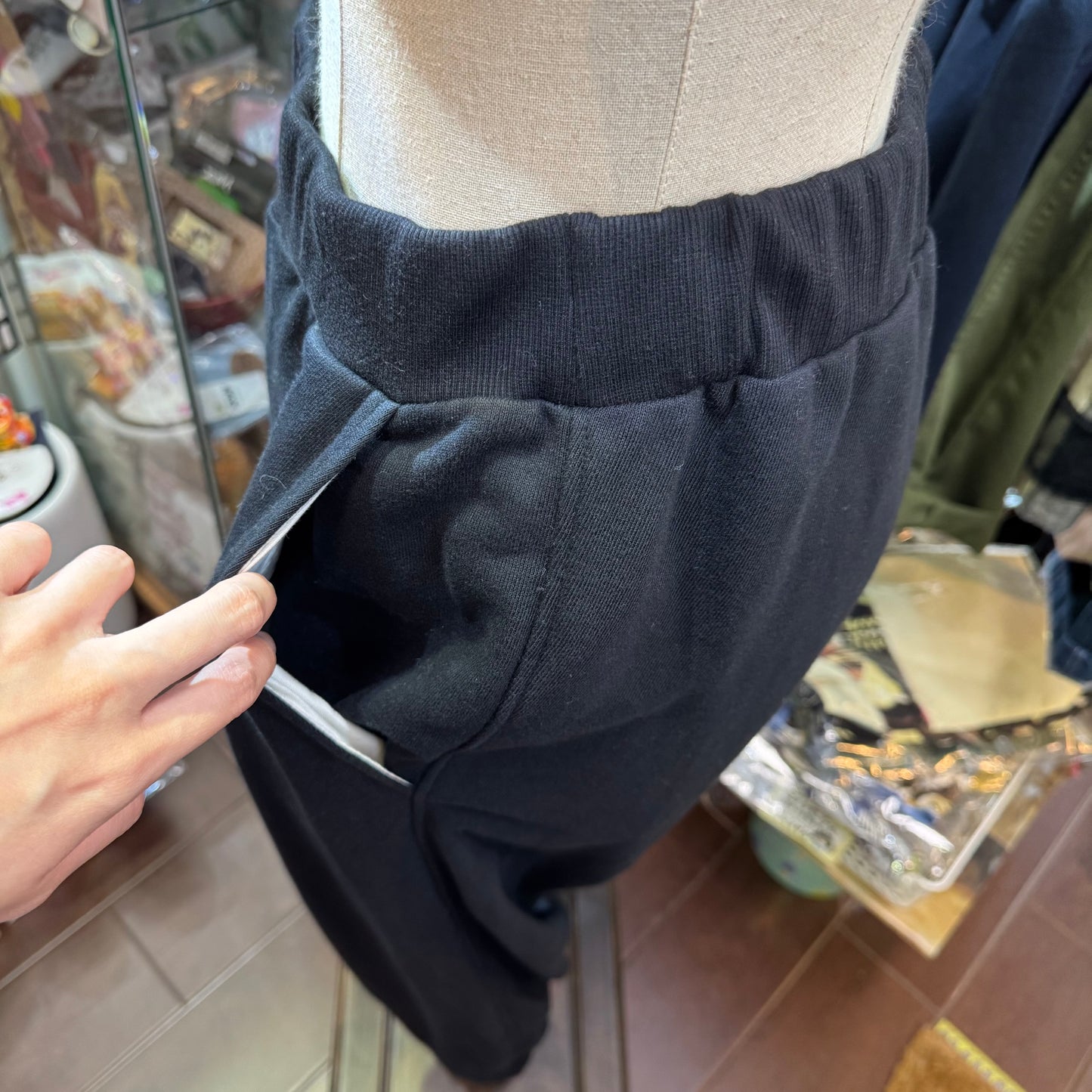 (g) Black Joggers Pants, made in Japan