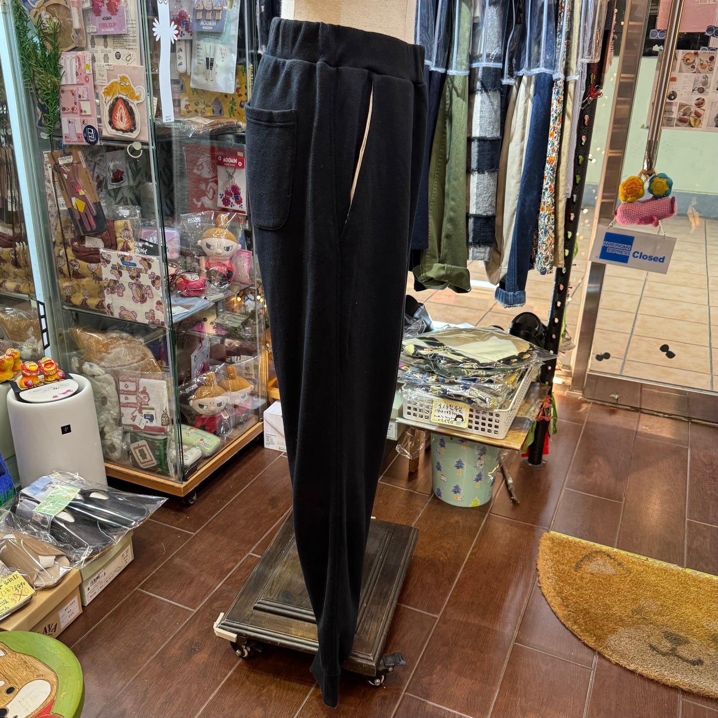 (g) Black Joggers Pants, made in Japan
