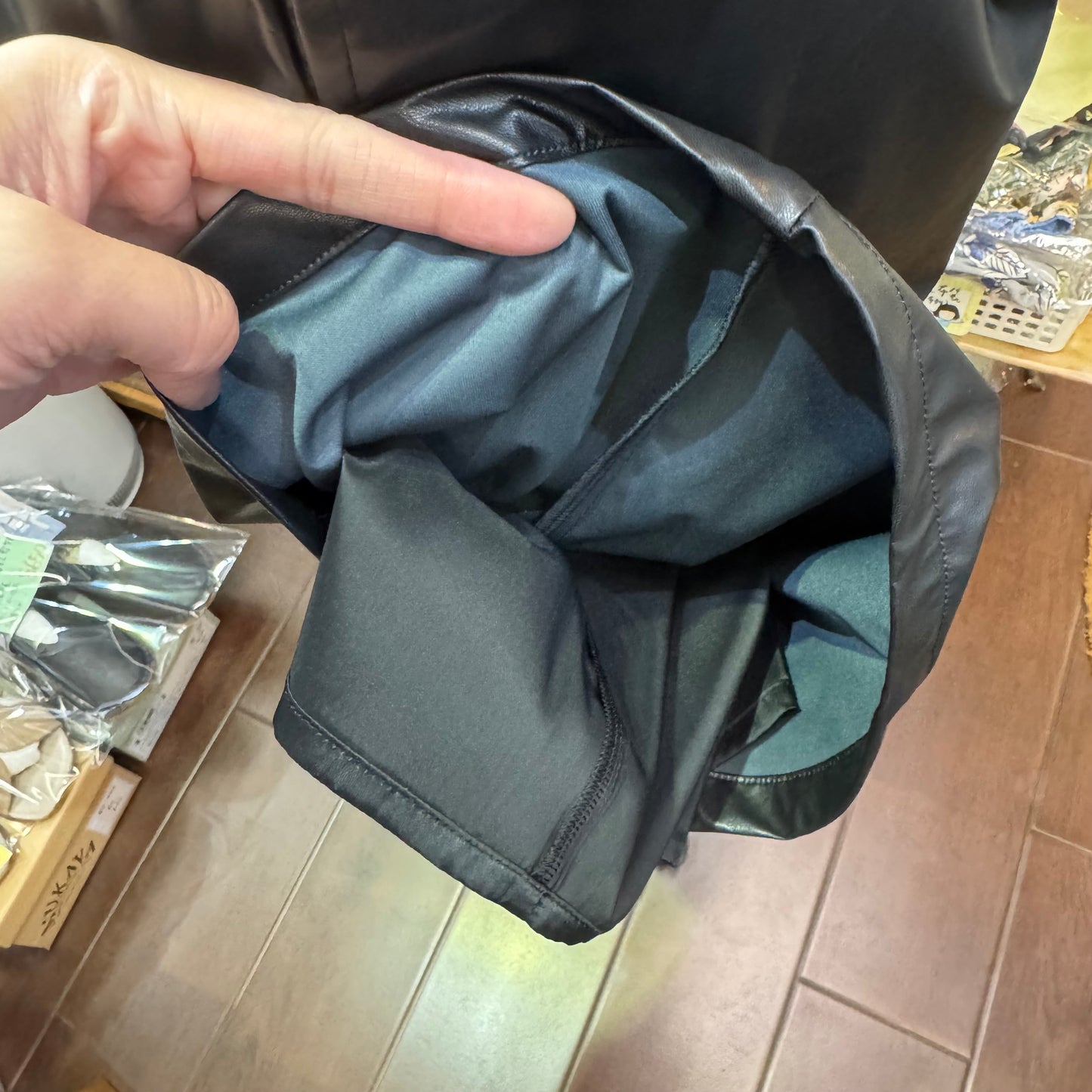 Midiumisolid Black Leather Short Pants, made in Japan