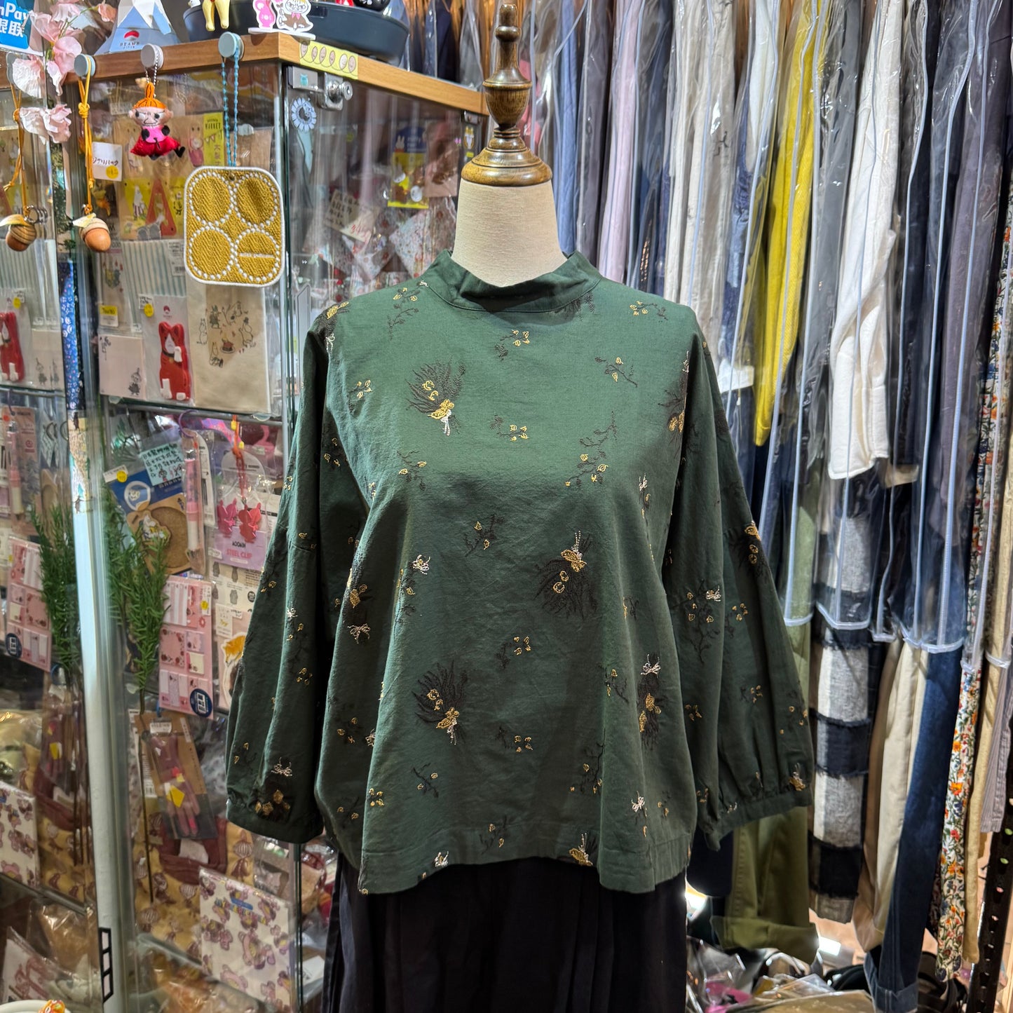 tukuroi by SUN VALLEY Embroidery Green Top