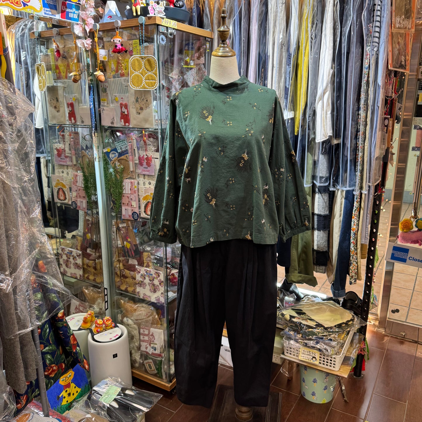 tukuroi by SUN VALLEY Embroidery Green Top
