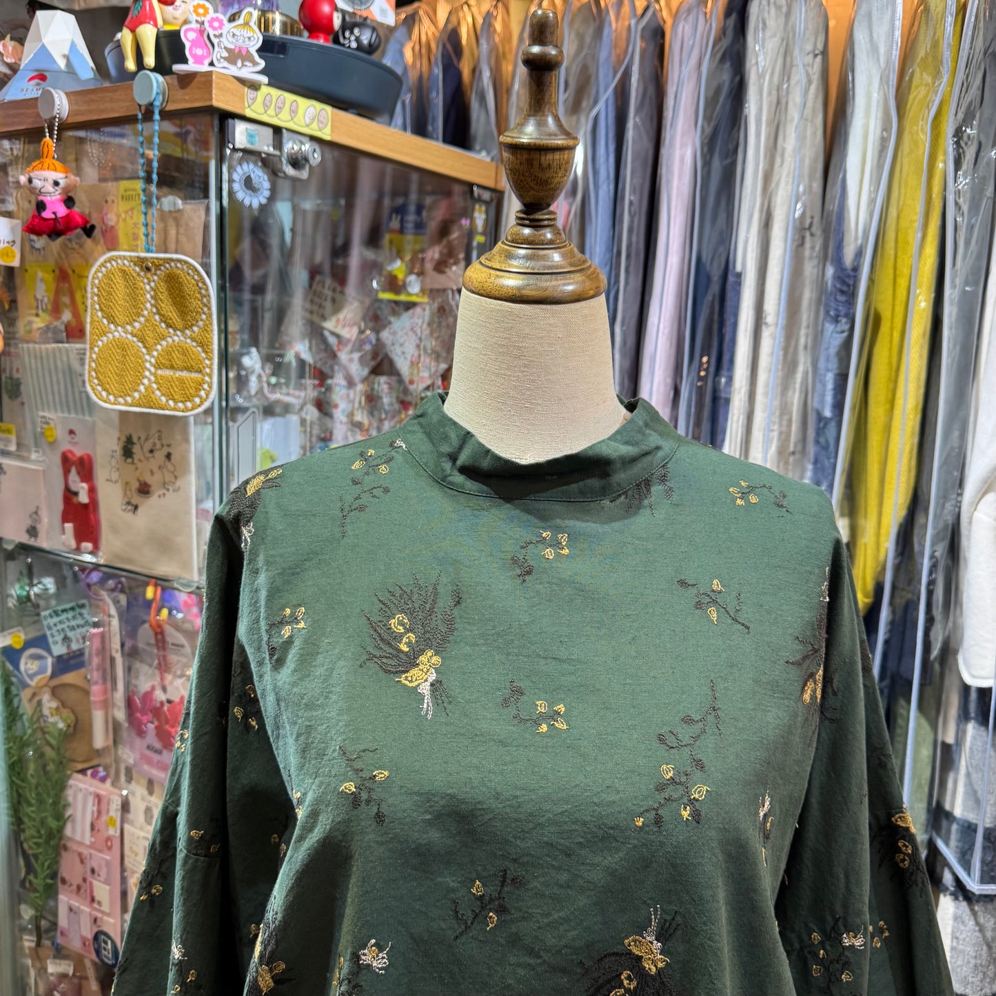 tukuroi by SUN VALLEY Embroidery Green Top