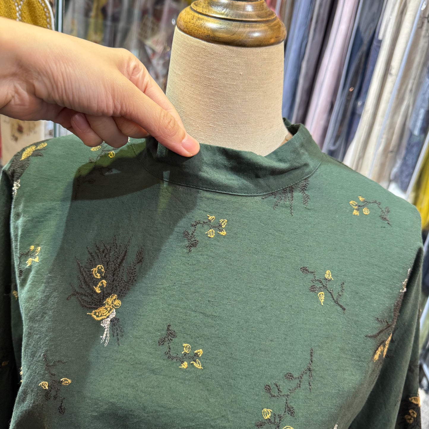 tukuroi by SUN VALLEY Embroidery Green Top