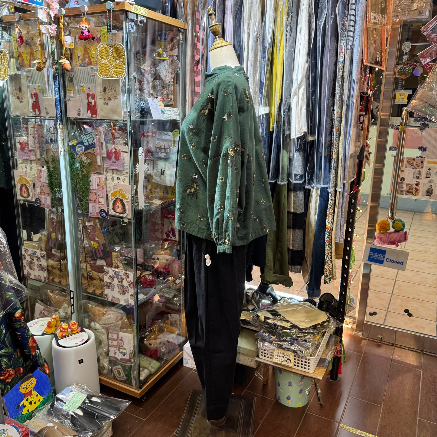 tukuroi by SUN VALLEY Embroidery Green Top