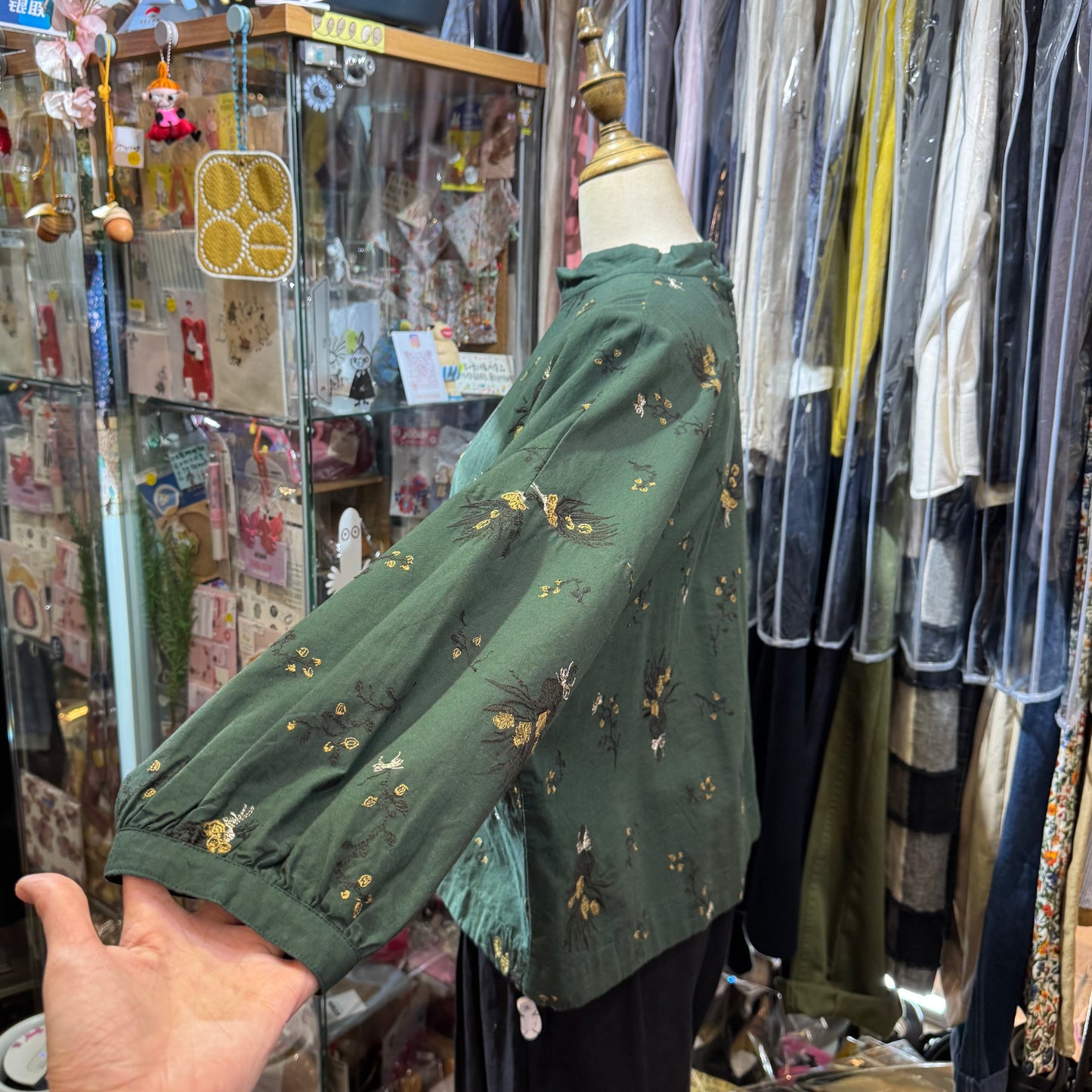 tukuroi by SUN VALLEY Embroidery Green Top