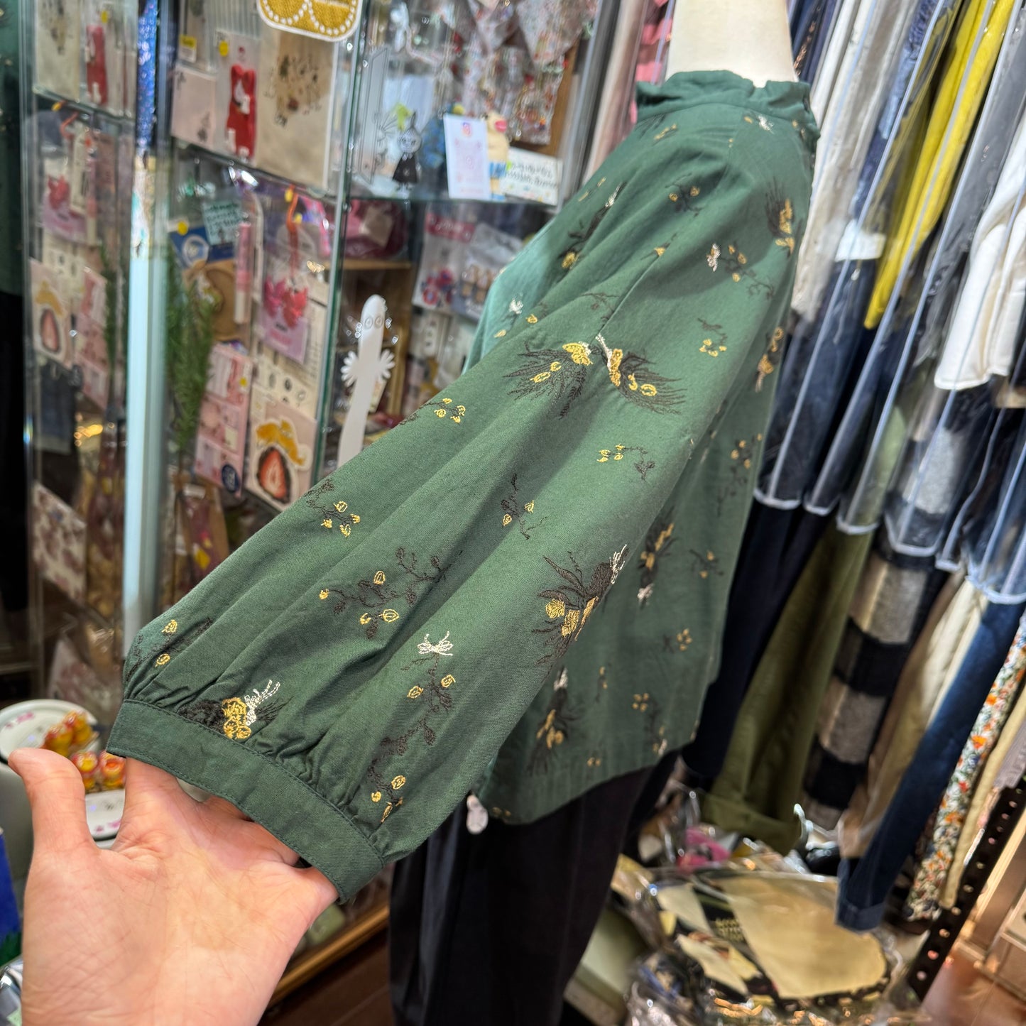 tukuroi by SUN VALLEY Embroidery Green Top
