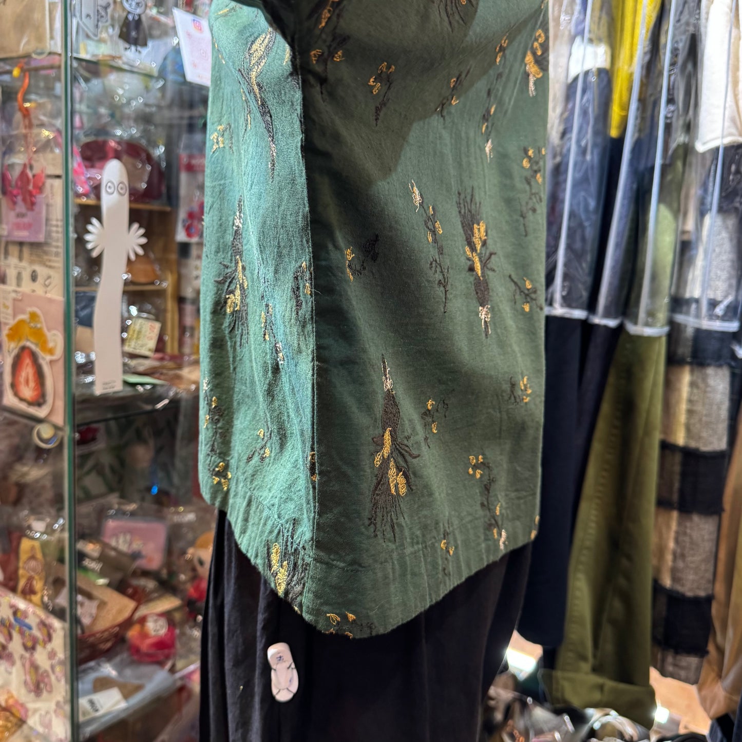 tukuroi by SUN VALLEY Embroidery Green Top