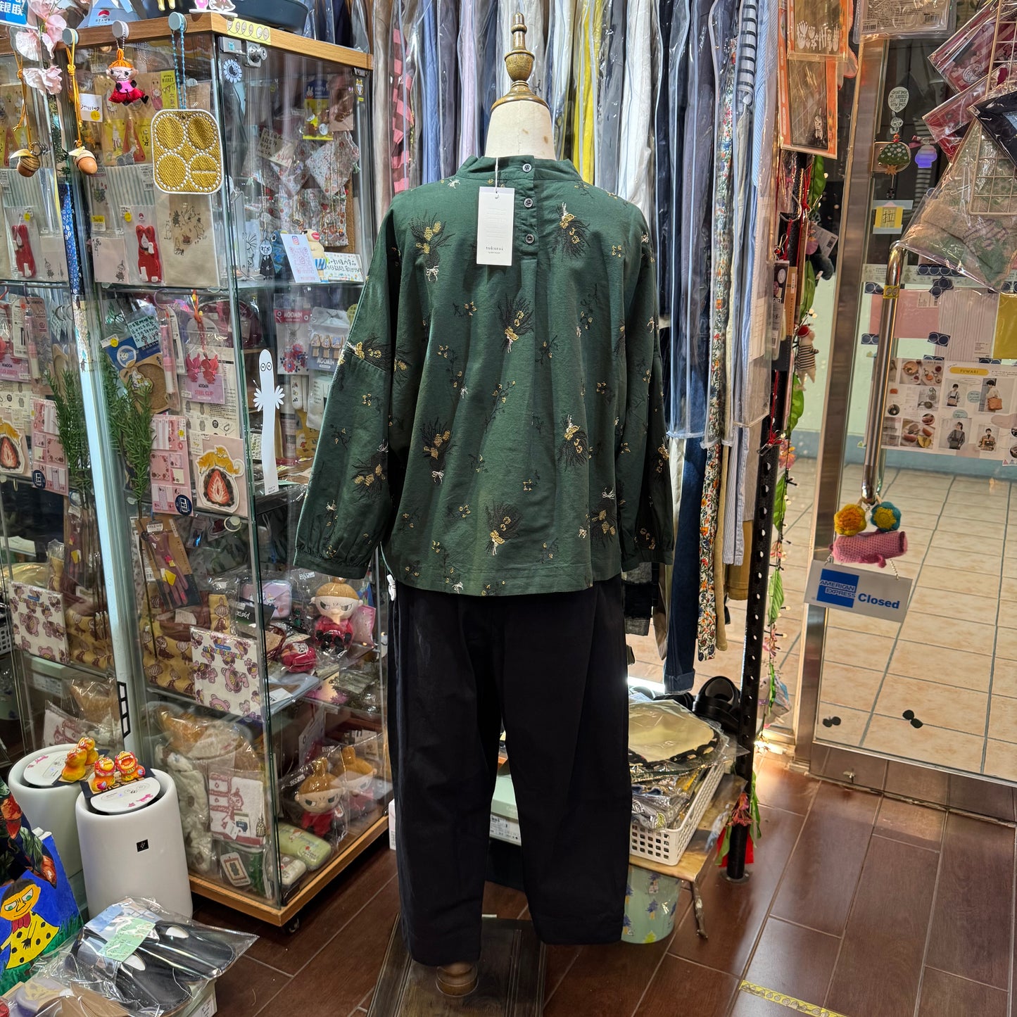 tukuroi by SUN VALLEY Embroidery Green Top