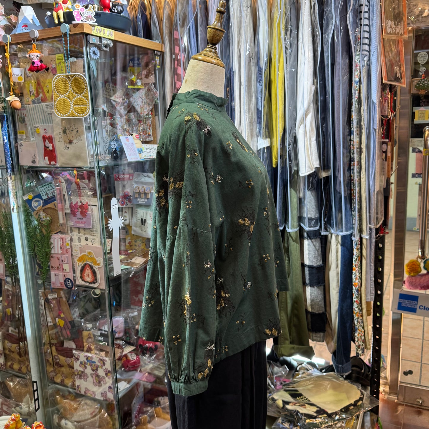 tukuroi by SUN VALLEY Embroidery Green Top