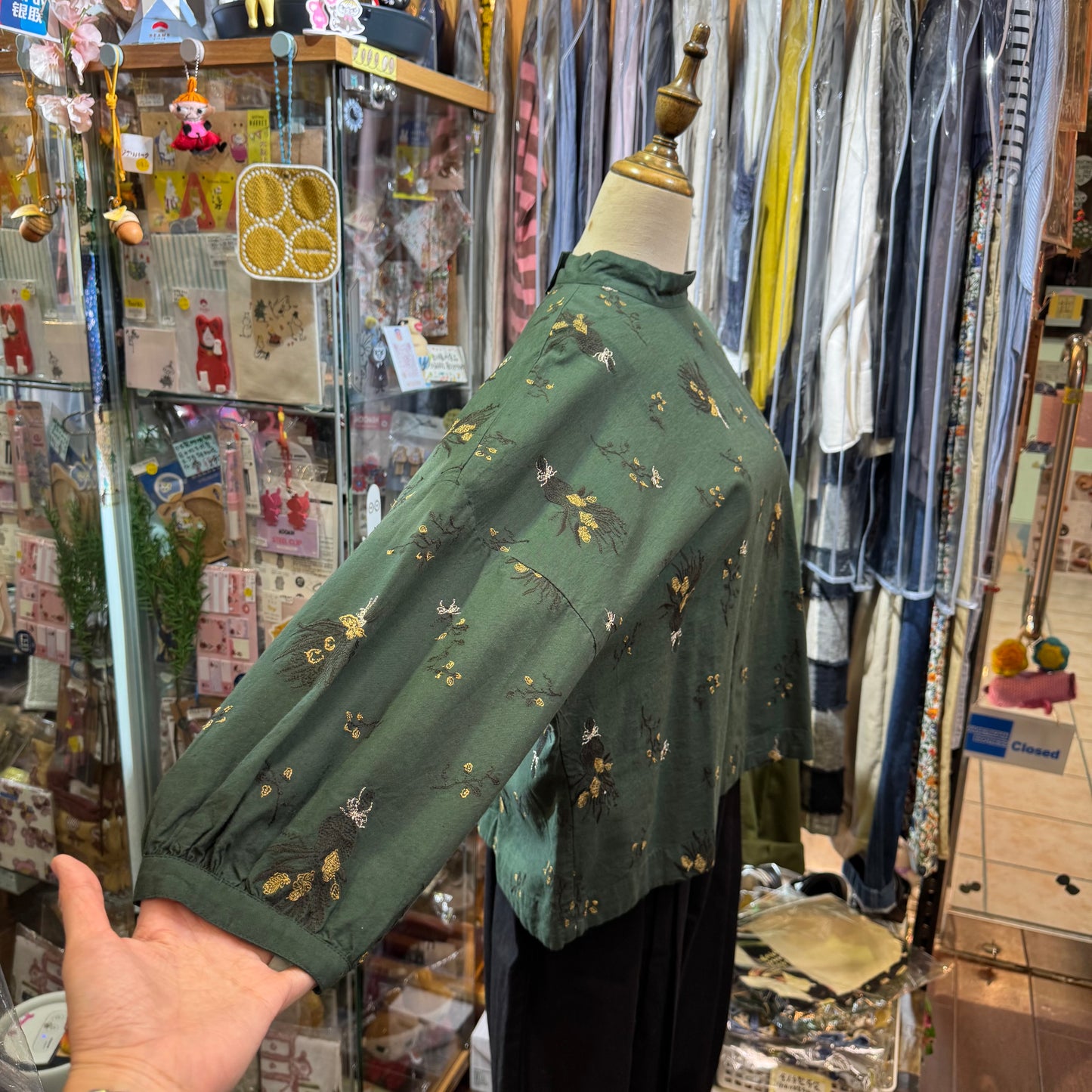 tukuroi by SUN VALLEY Embroidery Green Top