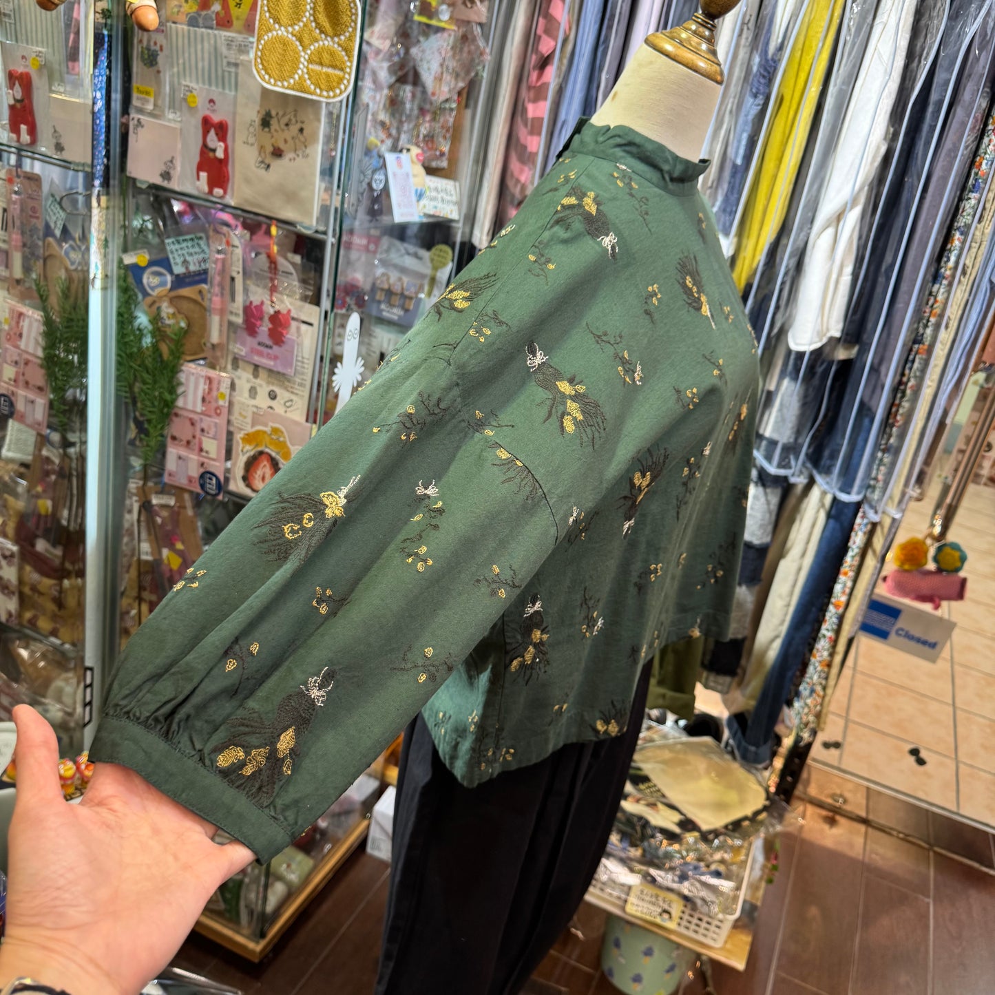 tukuroi by SUN VALLEY Embroidery Green Top