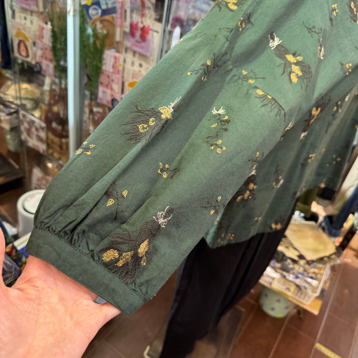 tukuroi by SUN VALLEY Embroidery Green Top