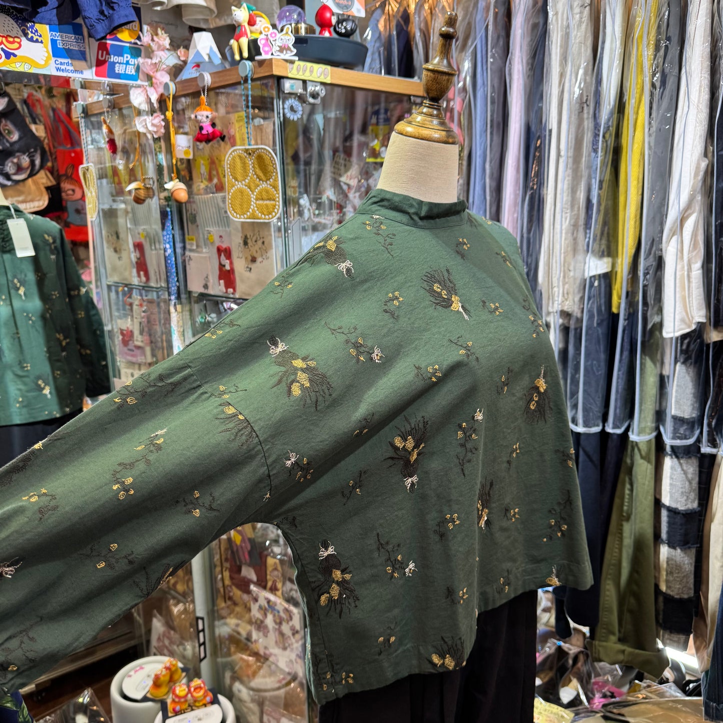 tukuroi by SUN VALLEY Embroidery Green Top