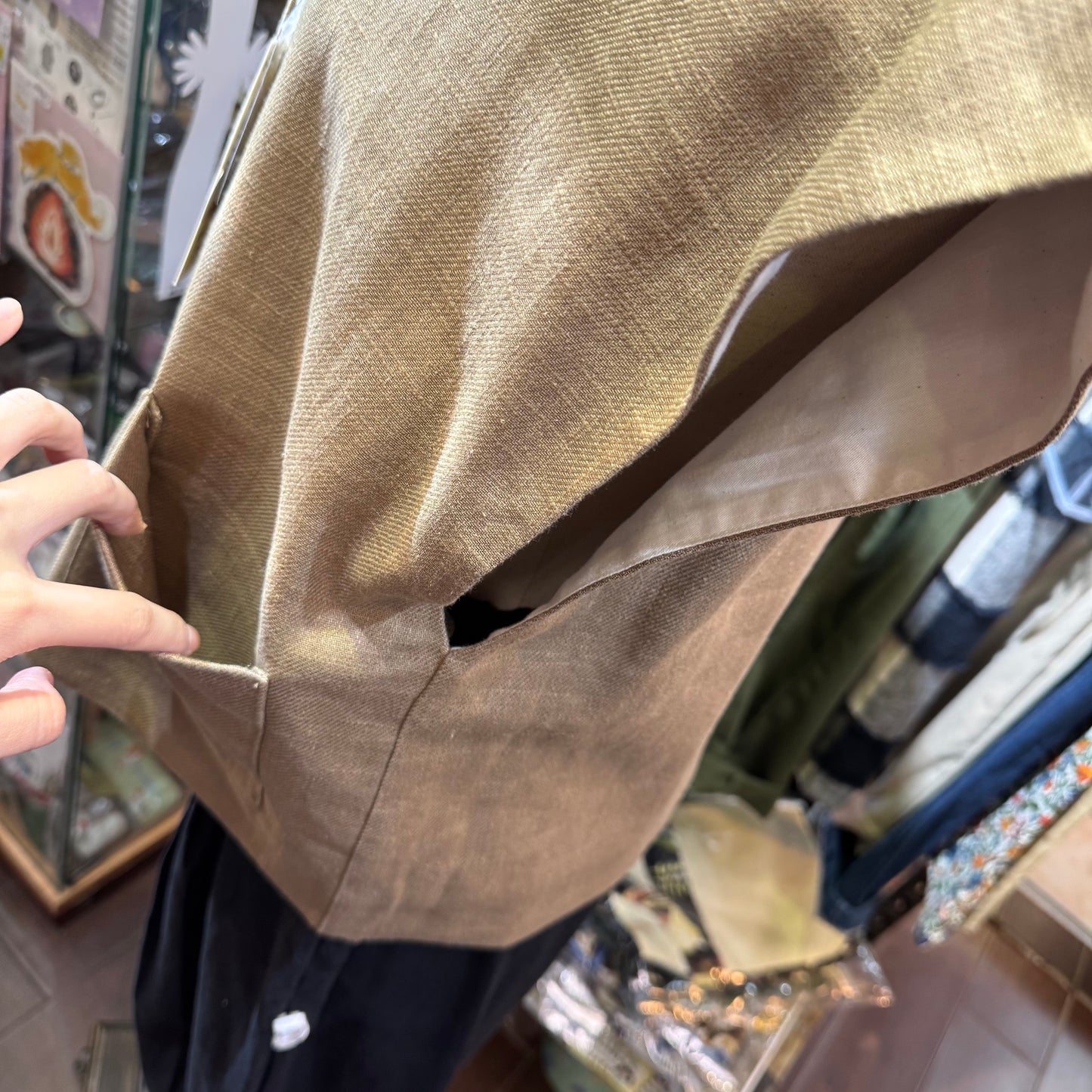 tukuroi by SUN VALLEY Beige Vest Top