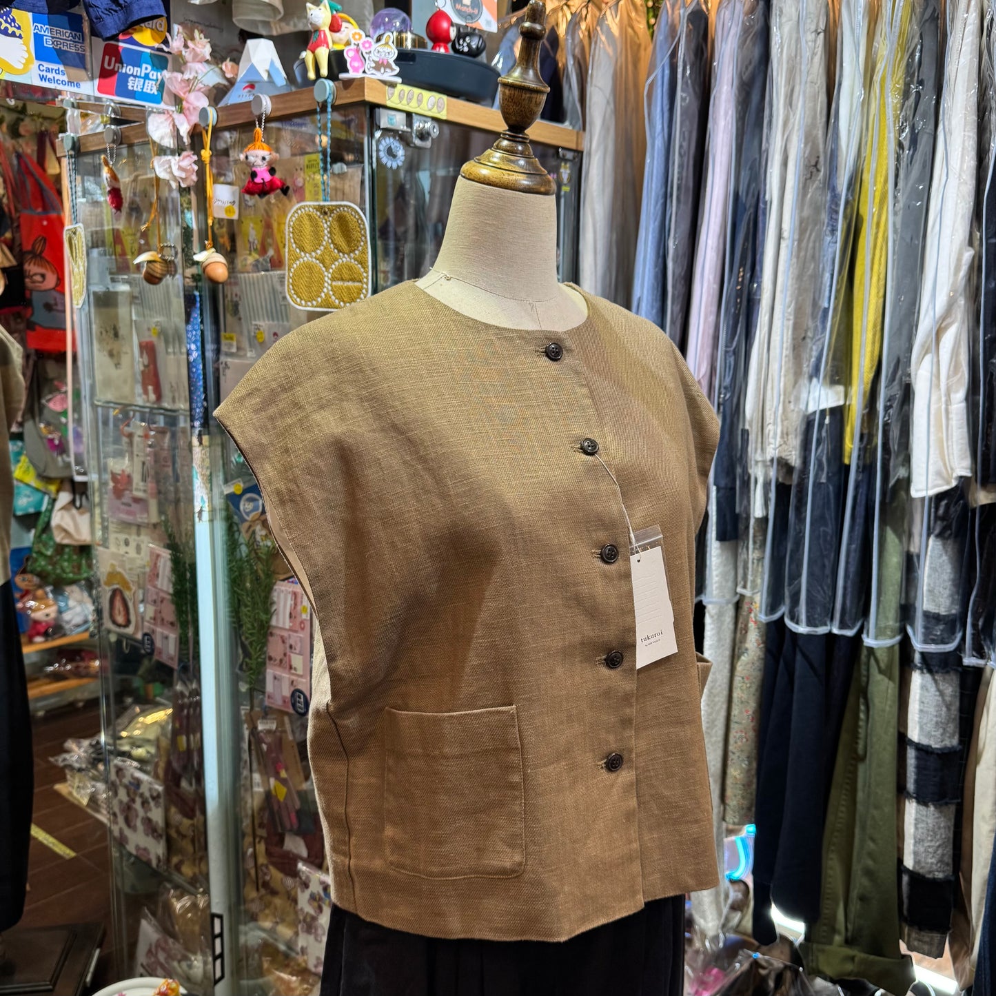 tukuroi by SUN VALLEY Beige Vest Top