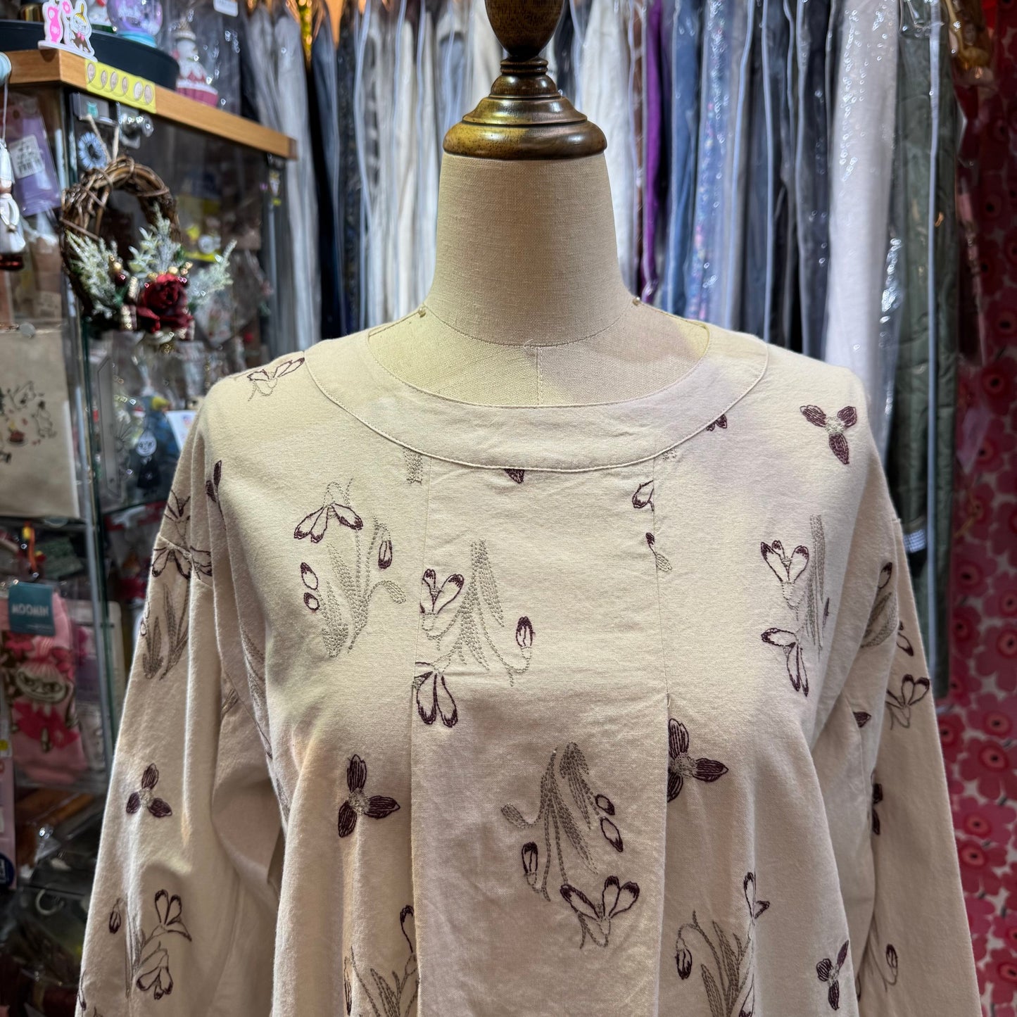 EXTRA20- Sun Valley Floral Embroidery Light Grey Top