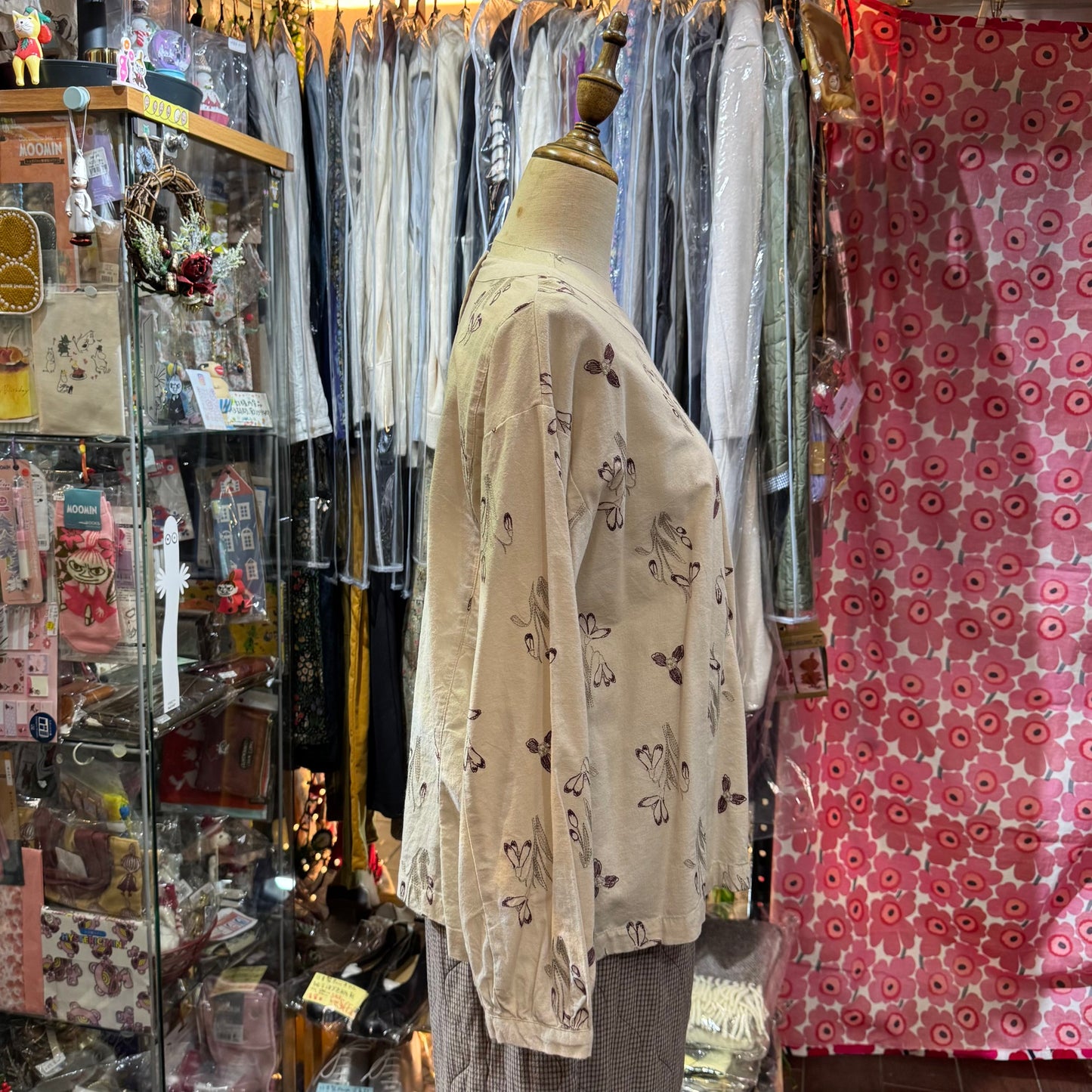 EXTRA20- Sun Valley Floral Embroidery Light Grey Top
