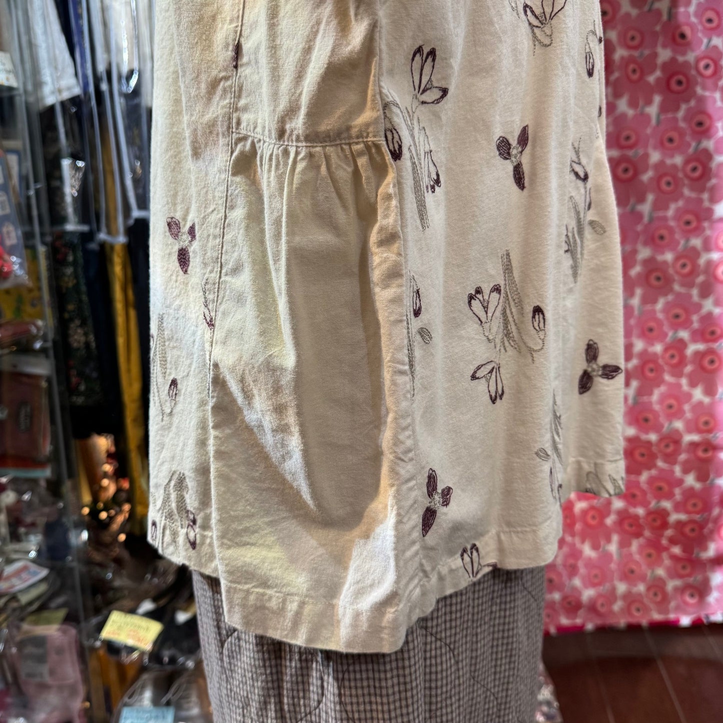 EXTRA20- Sun Valley Floral Embroidery Light Grey Top