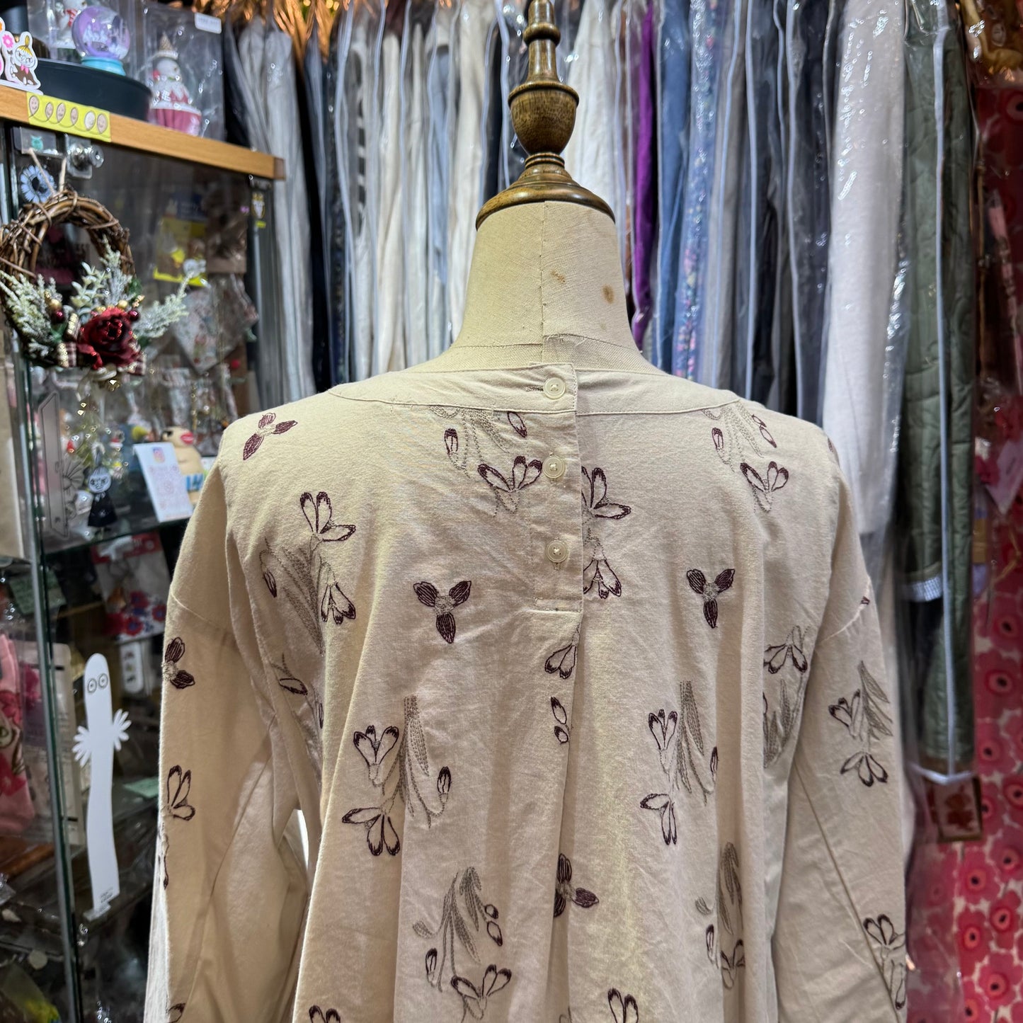 EXTRA20- Sun Valley Floral Embroidery Light Grey Top