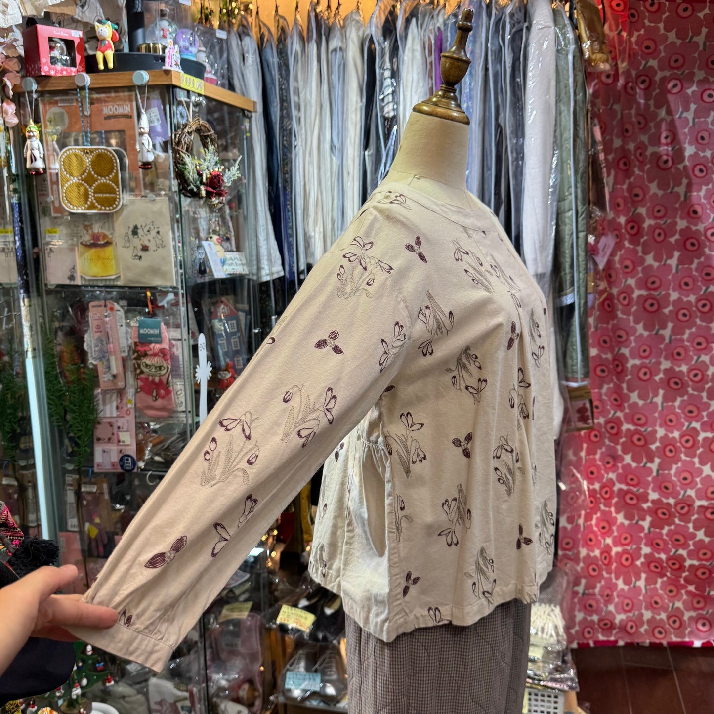 EXTRA20- Sun Valley Floral Embroidery Light Grey Top