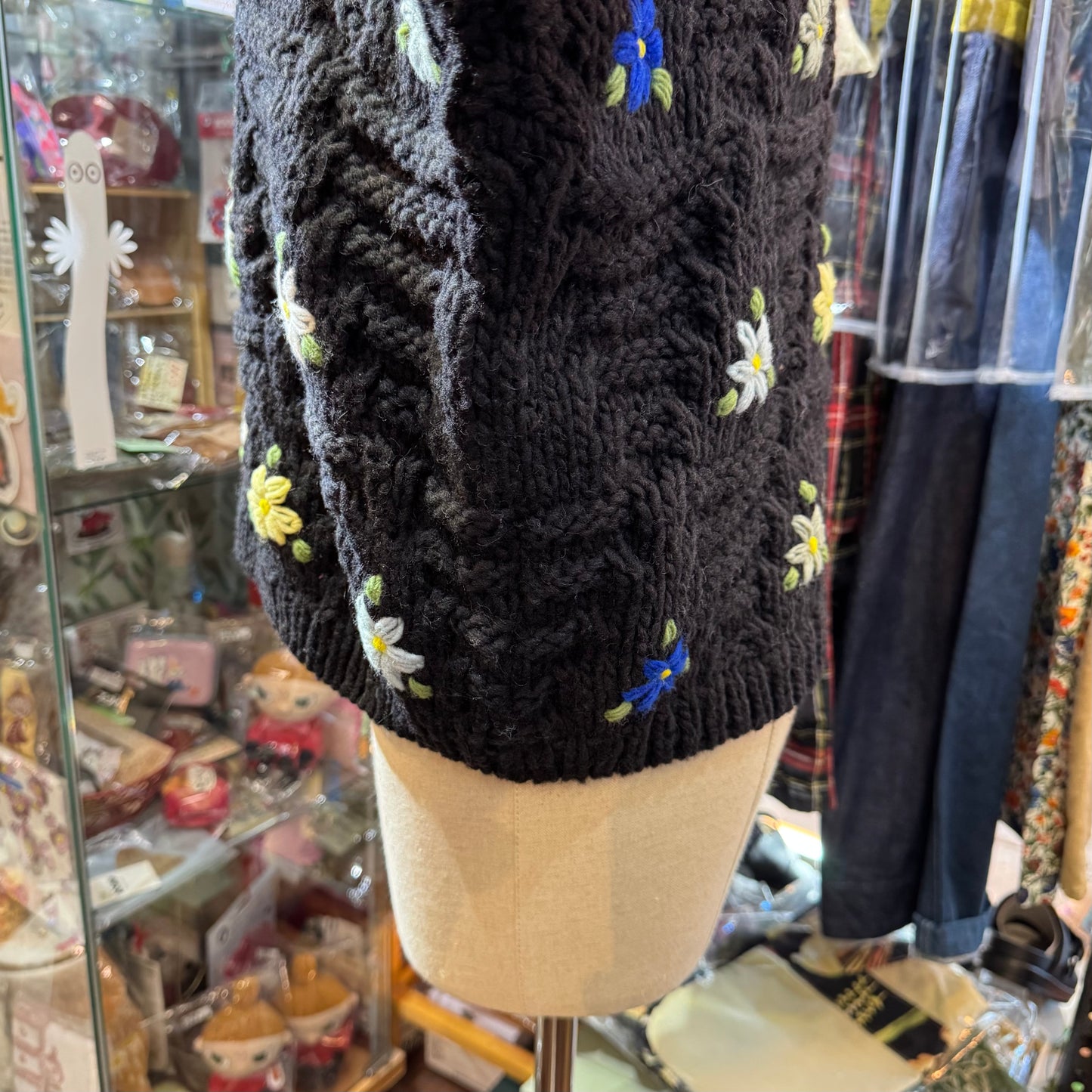 Ichi ANTIQUITES Hand Knit Embroidery Sweater, 2 Colors, made in Peru