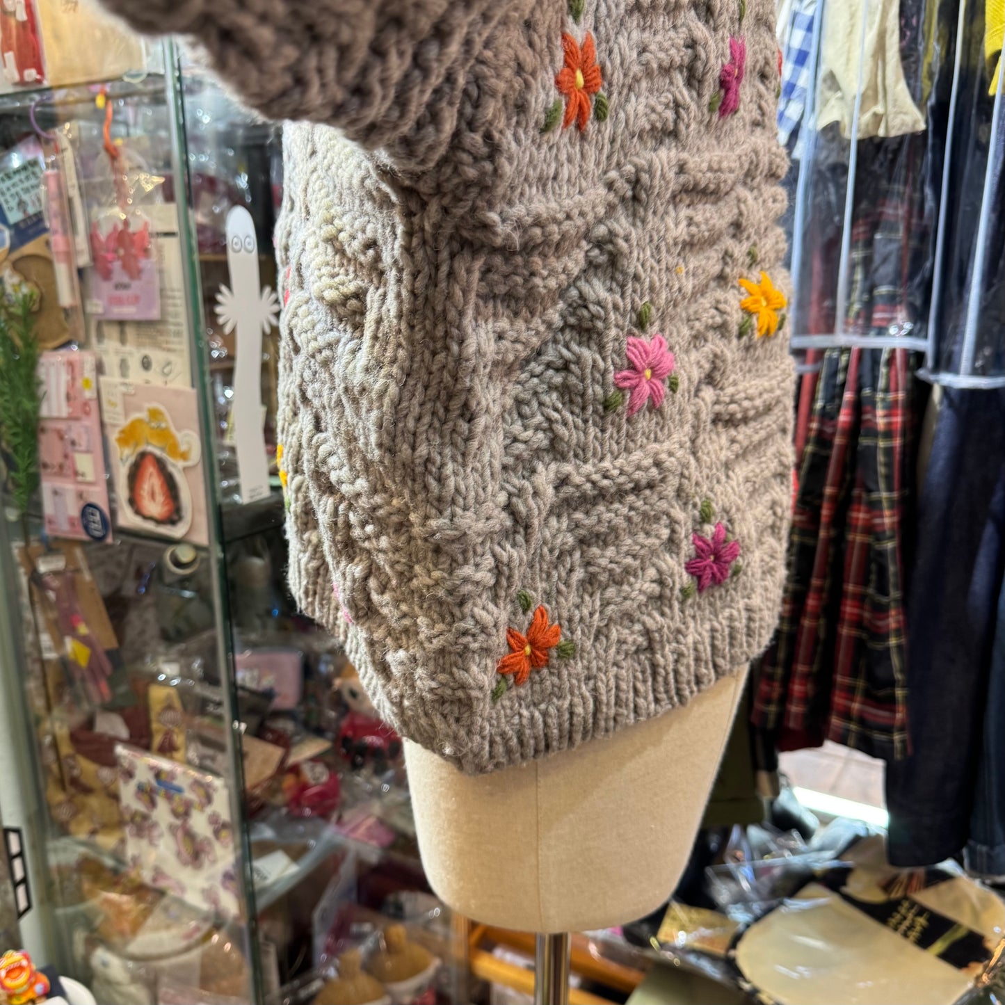 Ichi ANTIQUITES Hand Knit Embroidery Sweater, 2 Colors, made in Peru