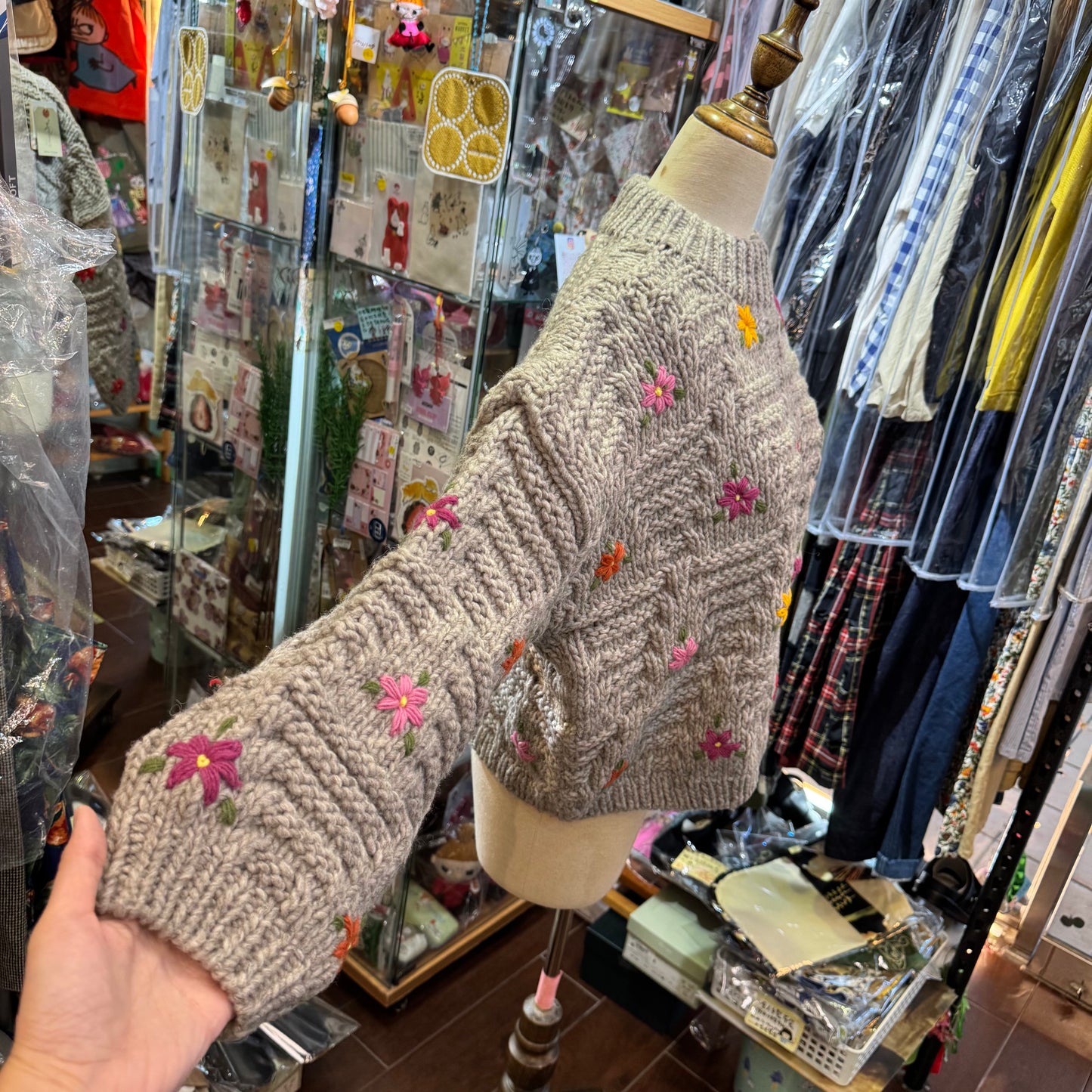 Ichi ANTIQUITES Hand Knit Embroidery Sweater, 2 Colors, made in Peru