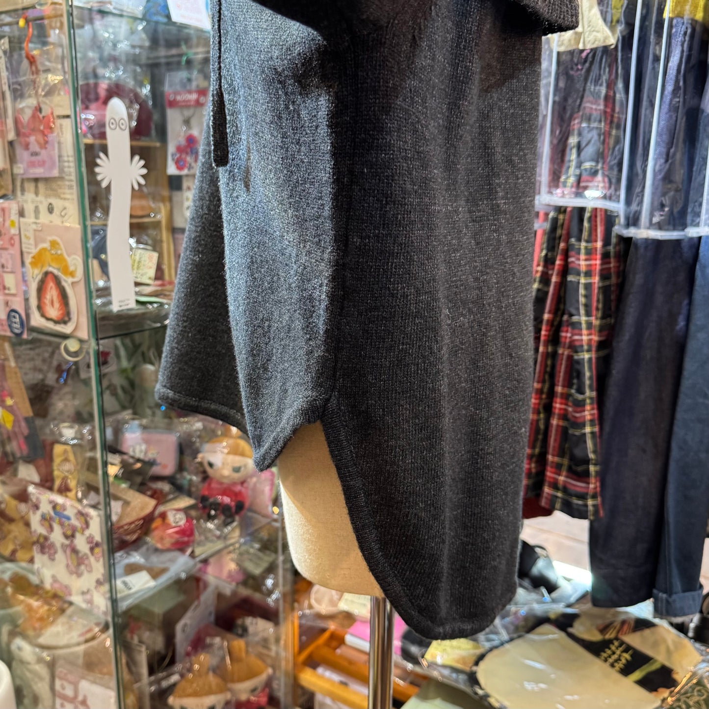 Tumugu Charcoal Embroidery Sweater