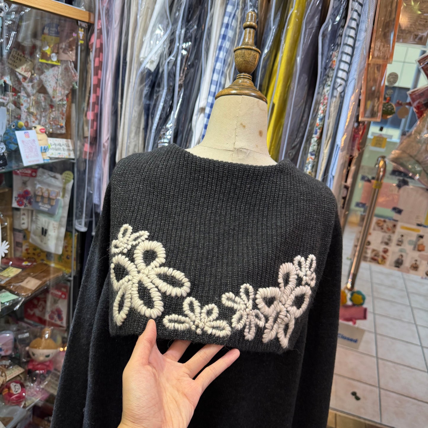 Tumugu Charcoal Embroidery Sweater