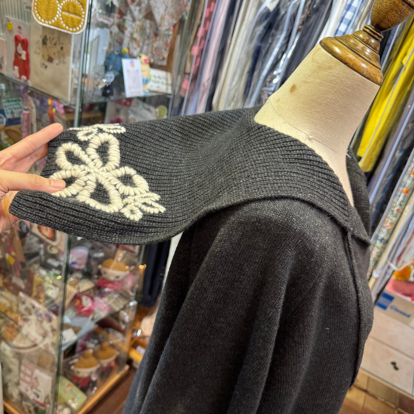 Tumugu Charcoal Embroidery Sweater