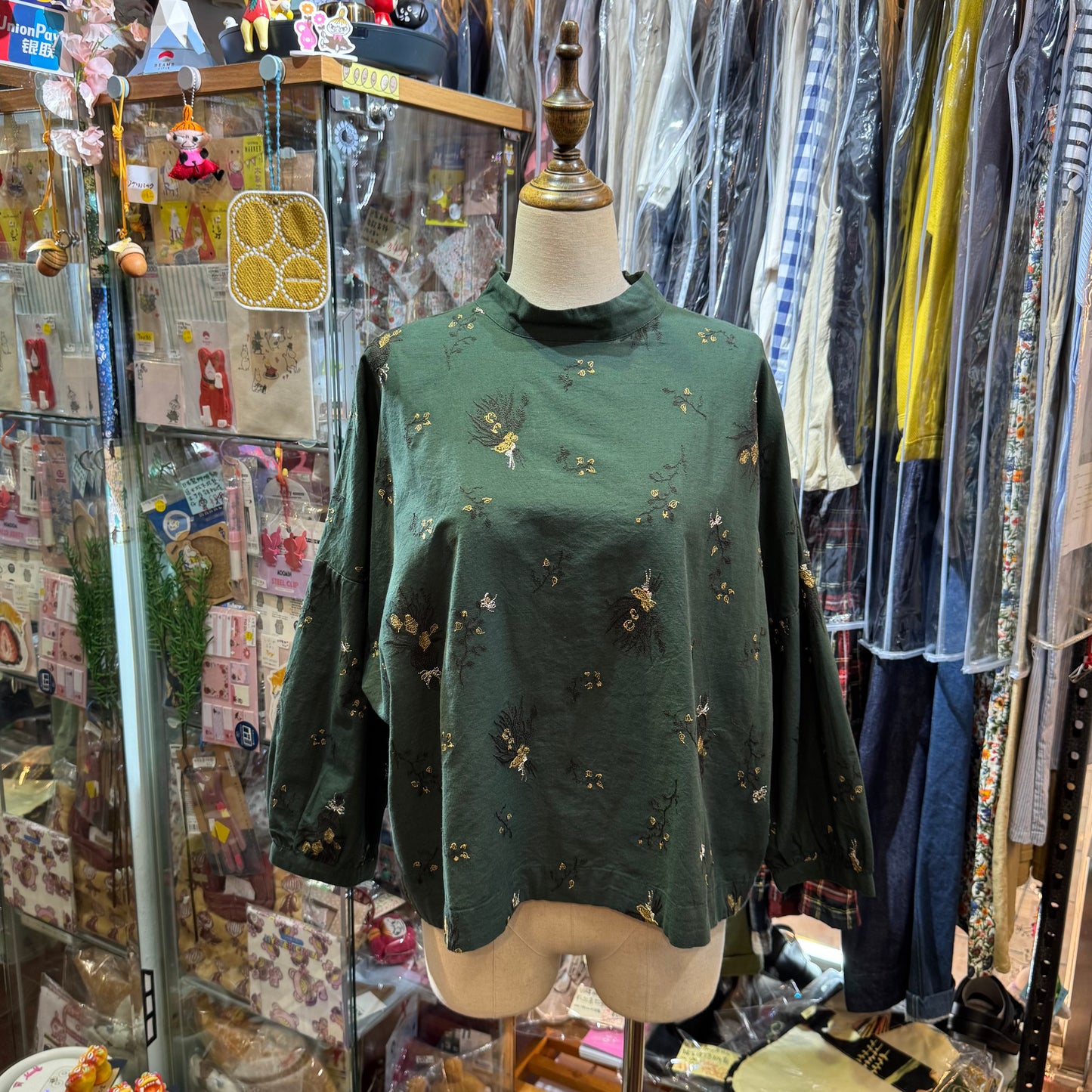 tukuroi by SUN VALLEY Embroidery Green Top