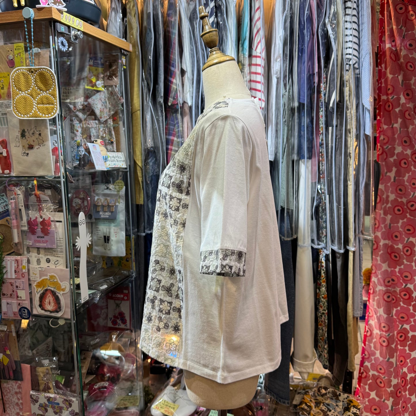 Castle Combre... Embroidery White T-shirt, made in Japan