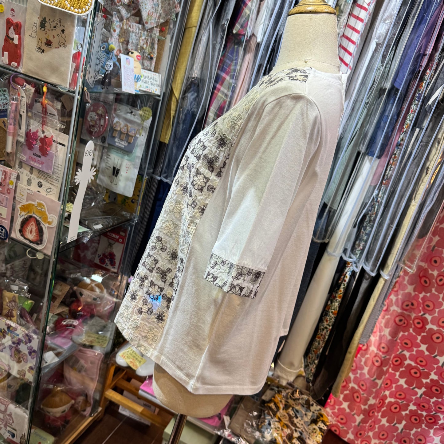 Castle Combre... Embroidery White T-shirt, made in Japan